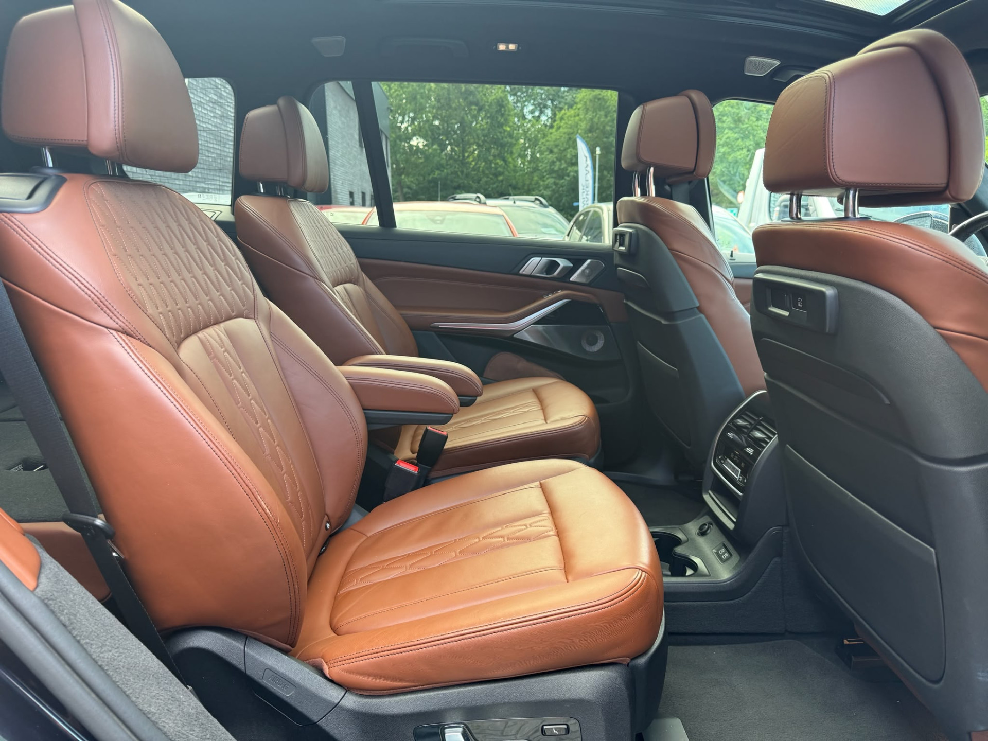 BMW X7 xDrive40i 6p. | 2E EIGENAAR | 3/6/12MND GARANTIE| M-SPORT |PANO | LASER | LED | B&W | MASSAGE | CARPLAY | TREKHAAK | DAB | BOMVOL |
