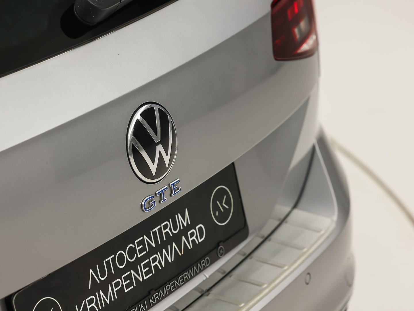 Volkswagen Passat Variant 1.4 TSI PHEV GTE 218Pk Automaat (APPLE CARPLAY, SOH 88,9%, GROOT NAVI, CAMERA, TREKHAAK, KEYLESS, SPORTSTOELEN, STOELVERWARMING, GETINT GLAS, NIEUWSTAAT)