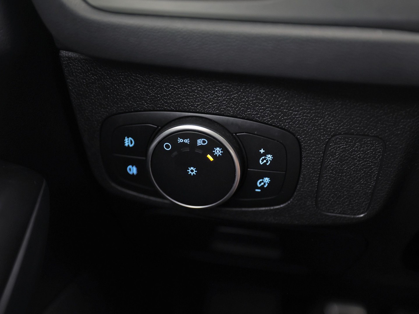 Ford Focus 1.0 EcoBoost ST Line 125Pk (PANORAMADAK, APPLE CARPLAY, GROOT NAVI, STUUR/STOELVERWARMING, BANG&OLUFSEN, TREKHAAK, SPORTSTOELEN, GETINT GLAS, ADAPTIVE CRUISE, LED KOPLAMPEN, NIEUWSTAAT)