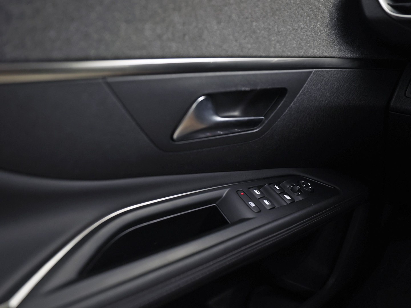 Peugeot 5008 1.2 PureTech GT-Line 7 Persoons Automaat 131Pk (GROOT NAVI, APPLE CARPLAY, 360 CAMERA, SPORTSTOELEN, KEYLESS, VIRTUAL DASHBOARD, LM VELGEN, NIEUWE APK)