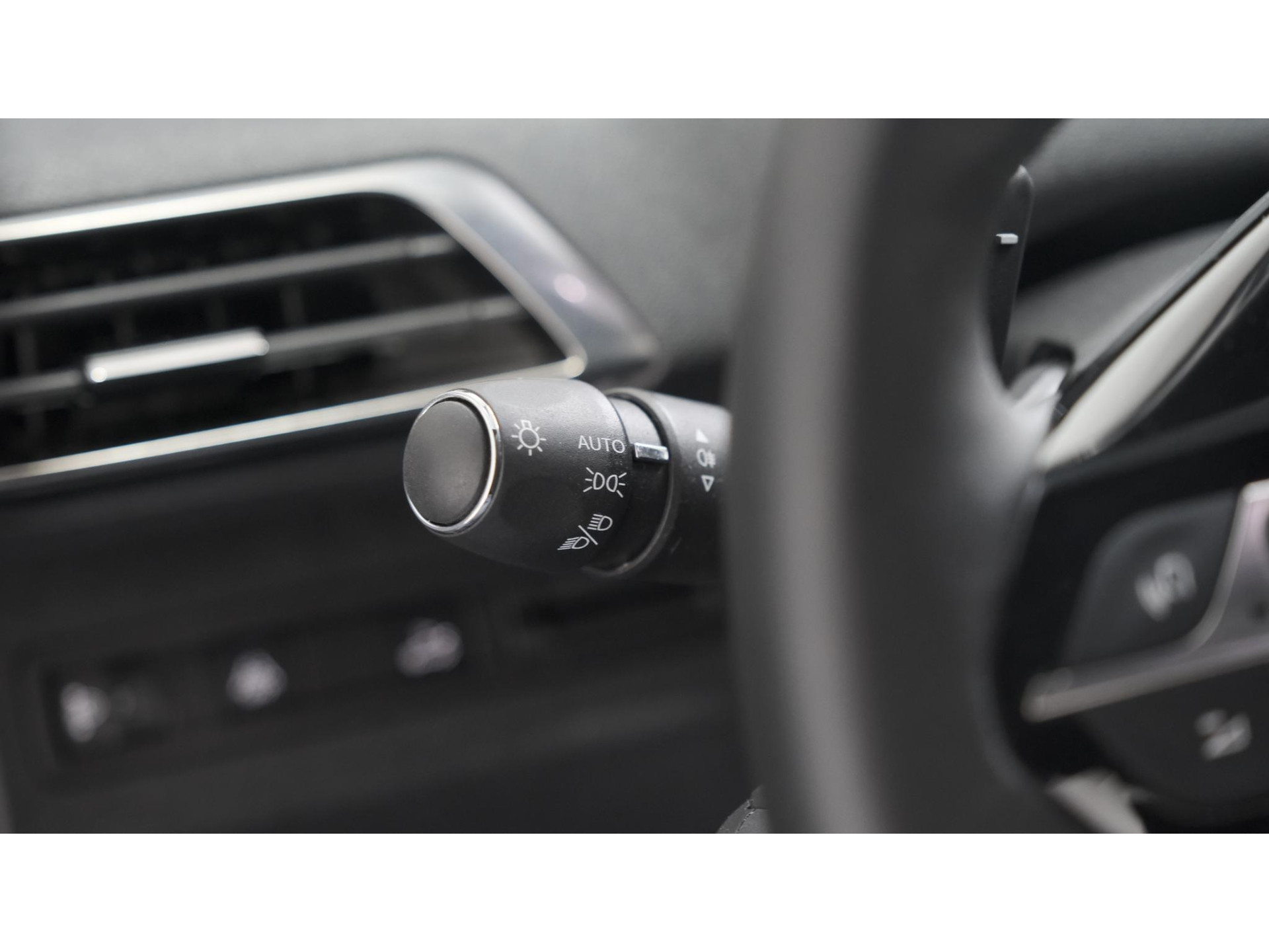 Peugeot 5008 PureTech 130 EAT8 Allure Pack Business | 7 Zitplaatsen | Camera | Dodehoekdetectie | Navigatie | Elektronische Achterklep