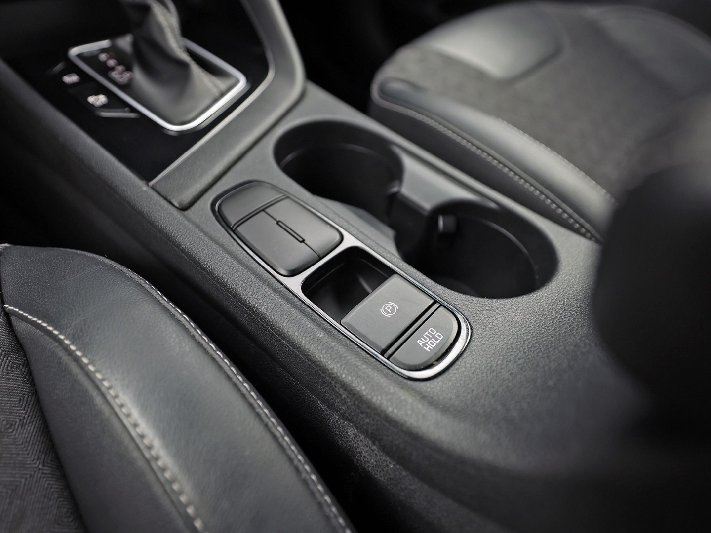 Kia Niro 1.6 GDi Hybrid DynamicLine 141Pk Automaat (APPLE CARPLAY, GROOT NAVI, CAMERA, TREKHAAK, SPORTSTOELEN, ADAPTIVE CRUISE, LANE ASSIST, NIEUWE APK, NIEUWSTAAT)