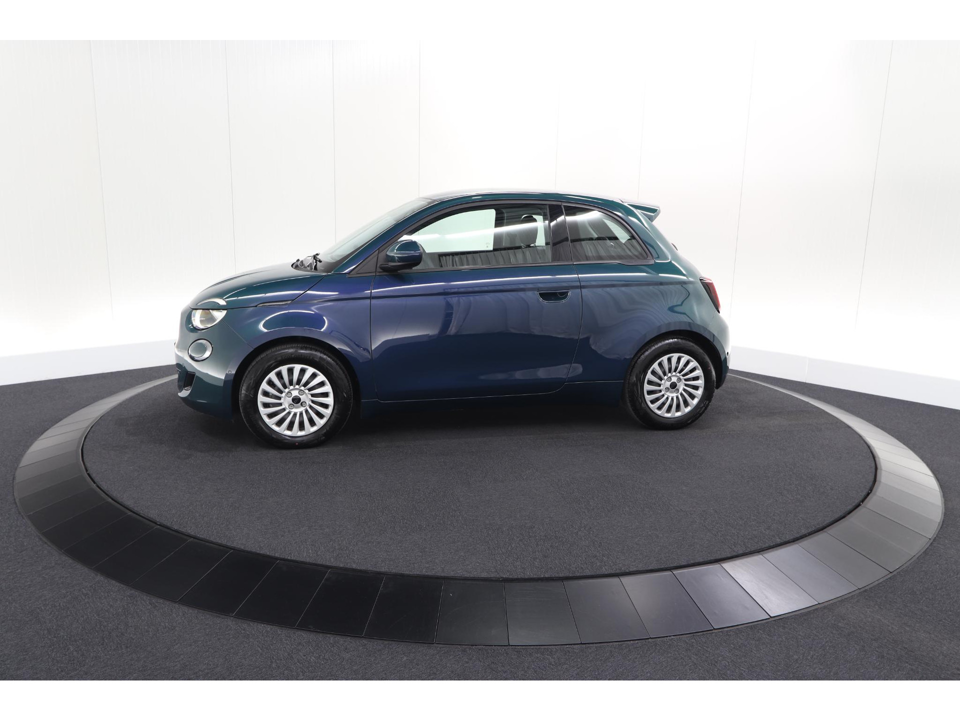 Fiat 500 Urban 42 kWh | 96,9% SOH | 3 Fase Laadfunctie | Camera | Apple Carplay | Parkeersensoren