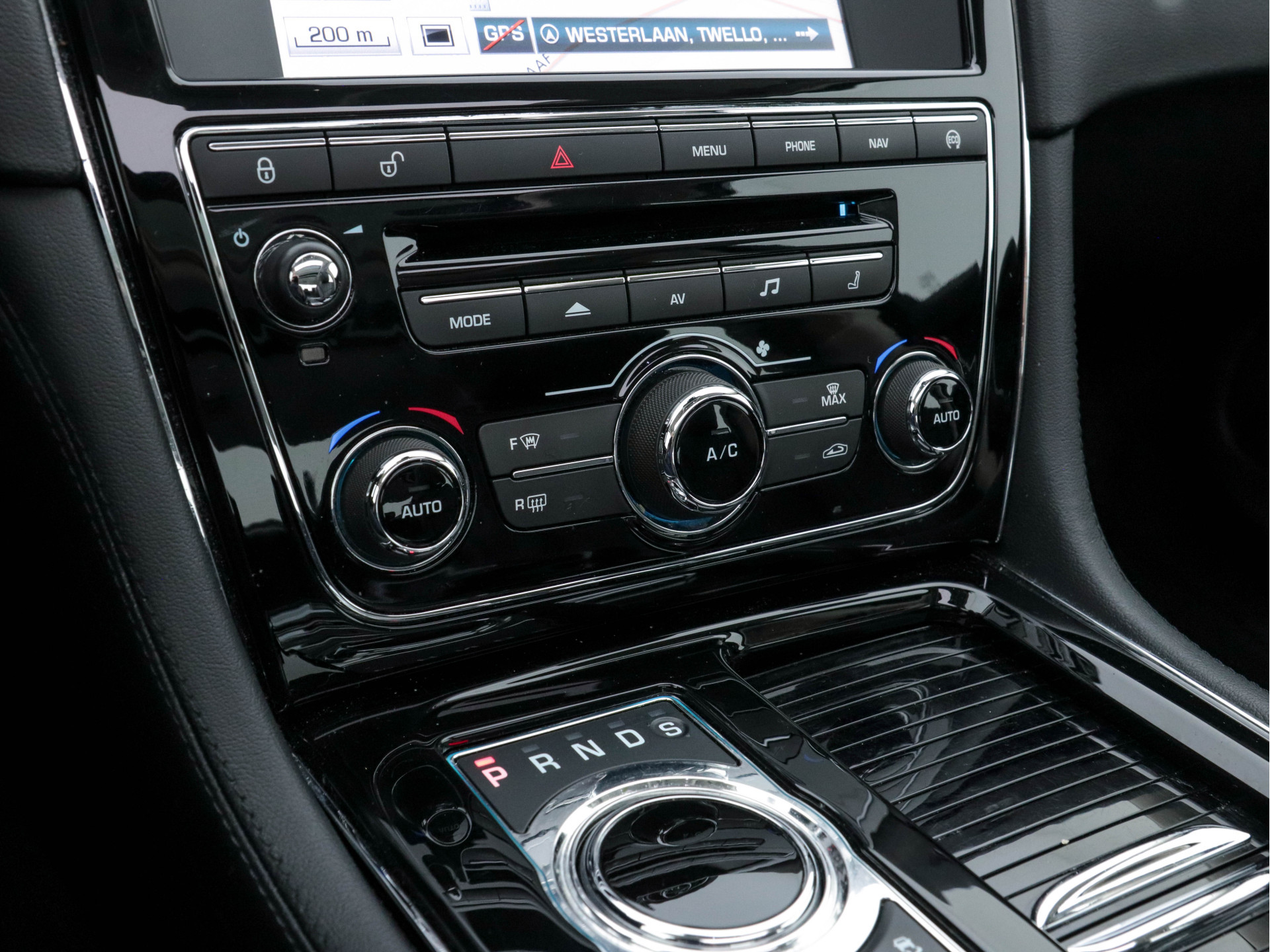 Jaguar XJ 3.0 V6D Portfolio Long (INCL-BTW) Aut. *PANO | LEATHER  | BI-XENON | MERIDIAN-AUDIO | MEMORY-PACK | KEYLESS | CAMERA | ECC | HEATED-COMFORTSEATS | PDC | NAVI-FULLMAP | SHIFT-PADDLES | CRUISE | 19"ALU*