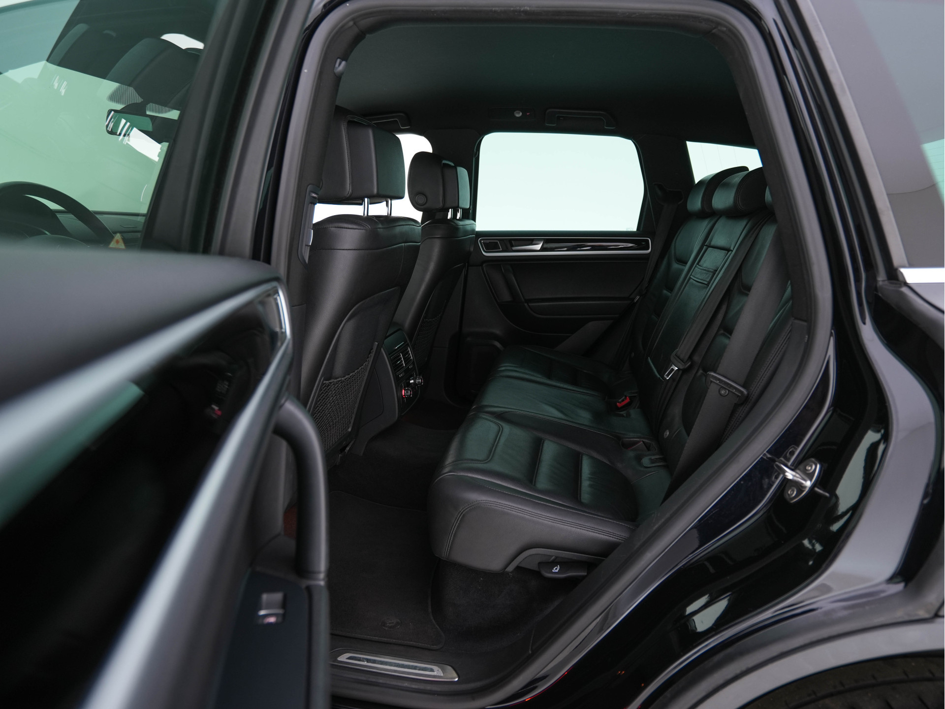 Volkswagen Touareg 3.0 TDI R-line-Sportpack AWD Aut. *FULL-LEATHER | BI-XENON | MEMORY-PACK | DYNAUDIO | AIR-SUSPENSION | NAVI-FULLMAP | COMFORT-SEATS  | ECC | HEATED-SEATS | PDC | CRUISE | TOWBAR | 21''ALU*