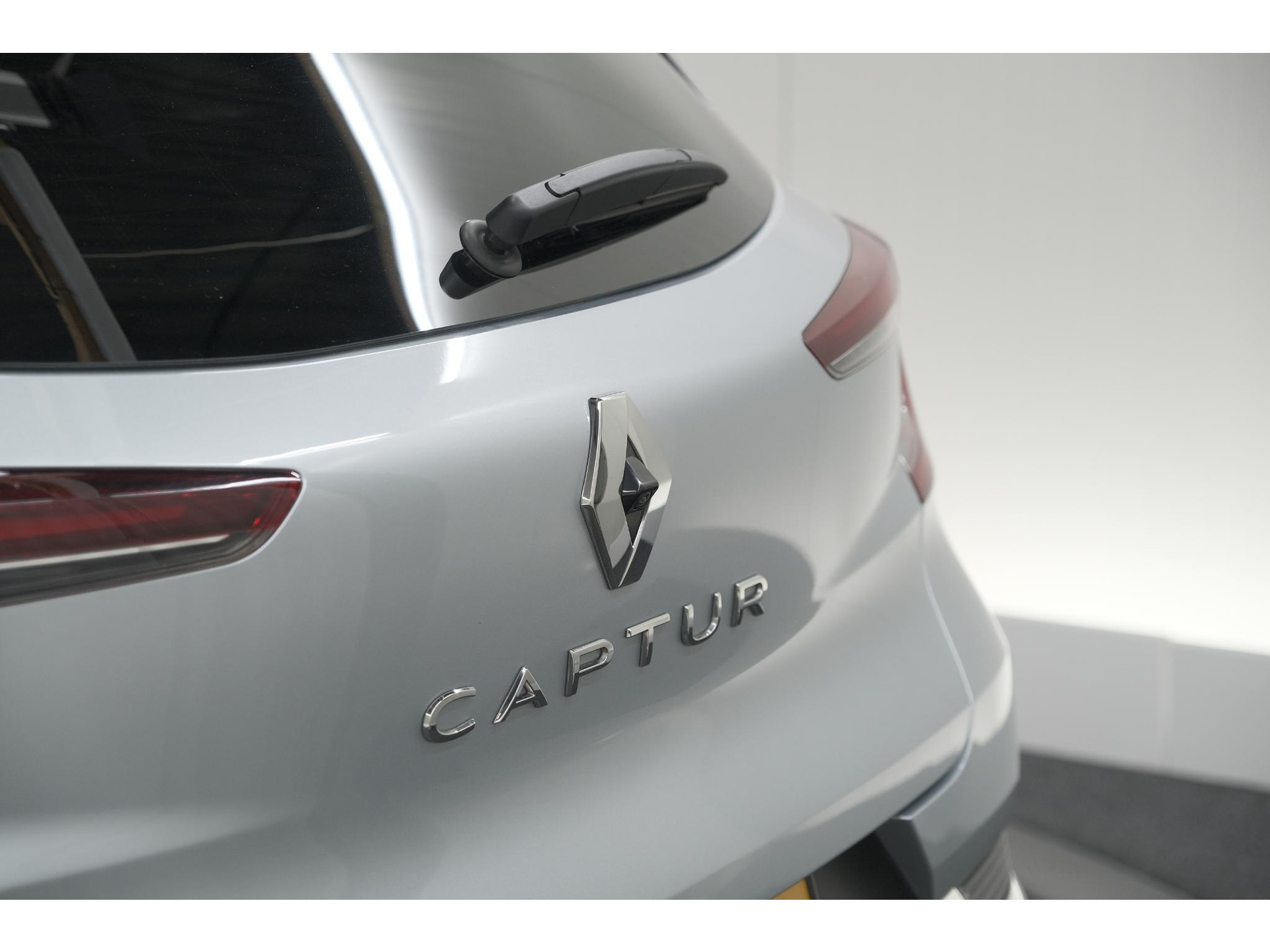 Renault Captur Mild Hybrid 140 EDC Techno | Camera | 9.3 Inch Scherm | Apple Carplay | Parkeersensoren | Allseason Banden | Stoelverwarming