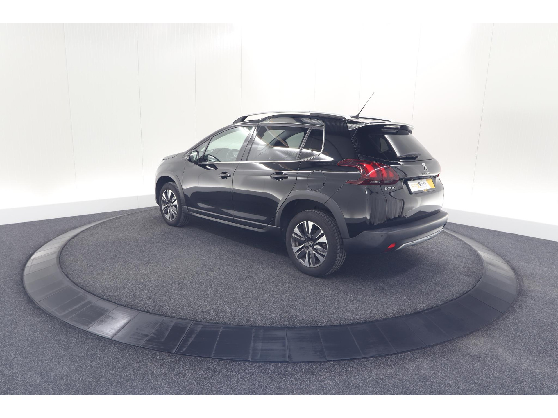 Peugeot 2008 PureTech 110 Allure | Panoramadak | Navigatie | Camera | Parkeersensoren