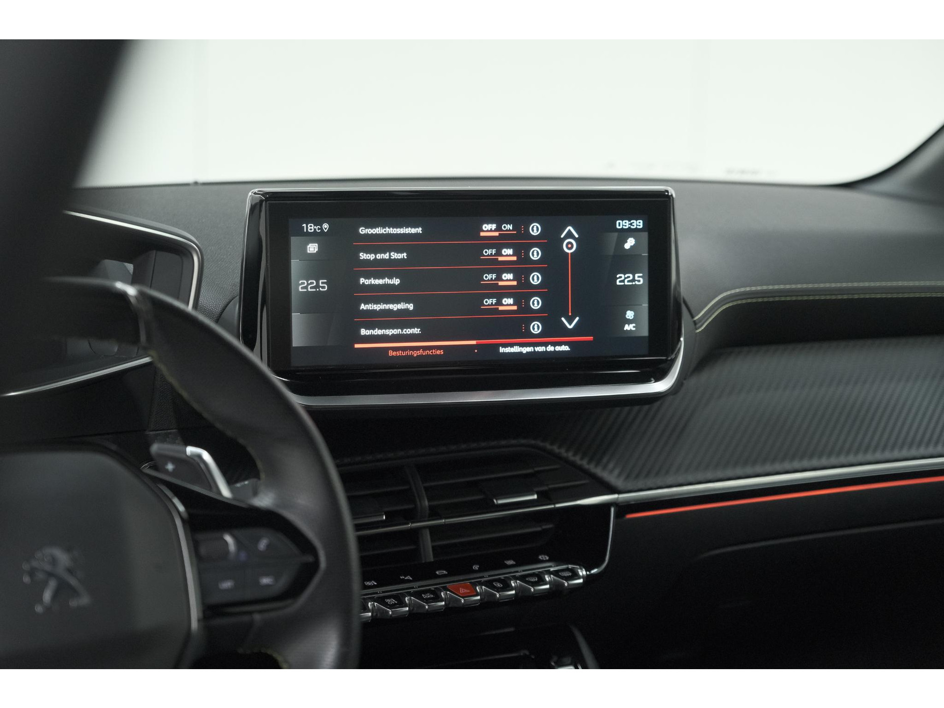 Peugeot 208 PureTech 100 EAT8 GT | Camera | Dodehoekdetectie | Navigatie | Apple Carplay