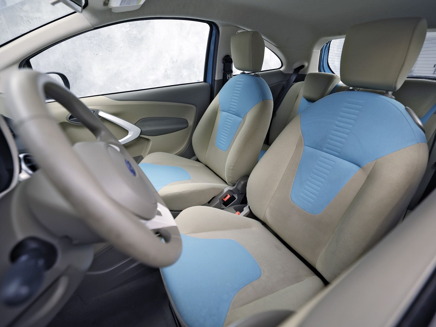 Ford Ka 1.2 Titanium (AIRCO, RADIO, SPORTSTOELEN, ELEK RAMEN, NIEUWE APK, NIEUWSTAAT)