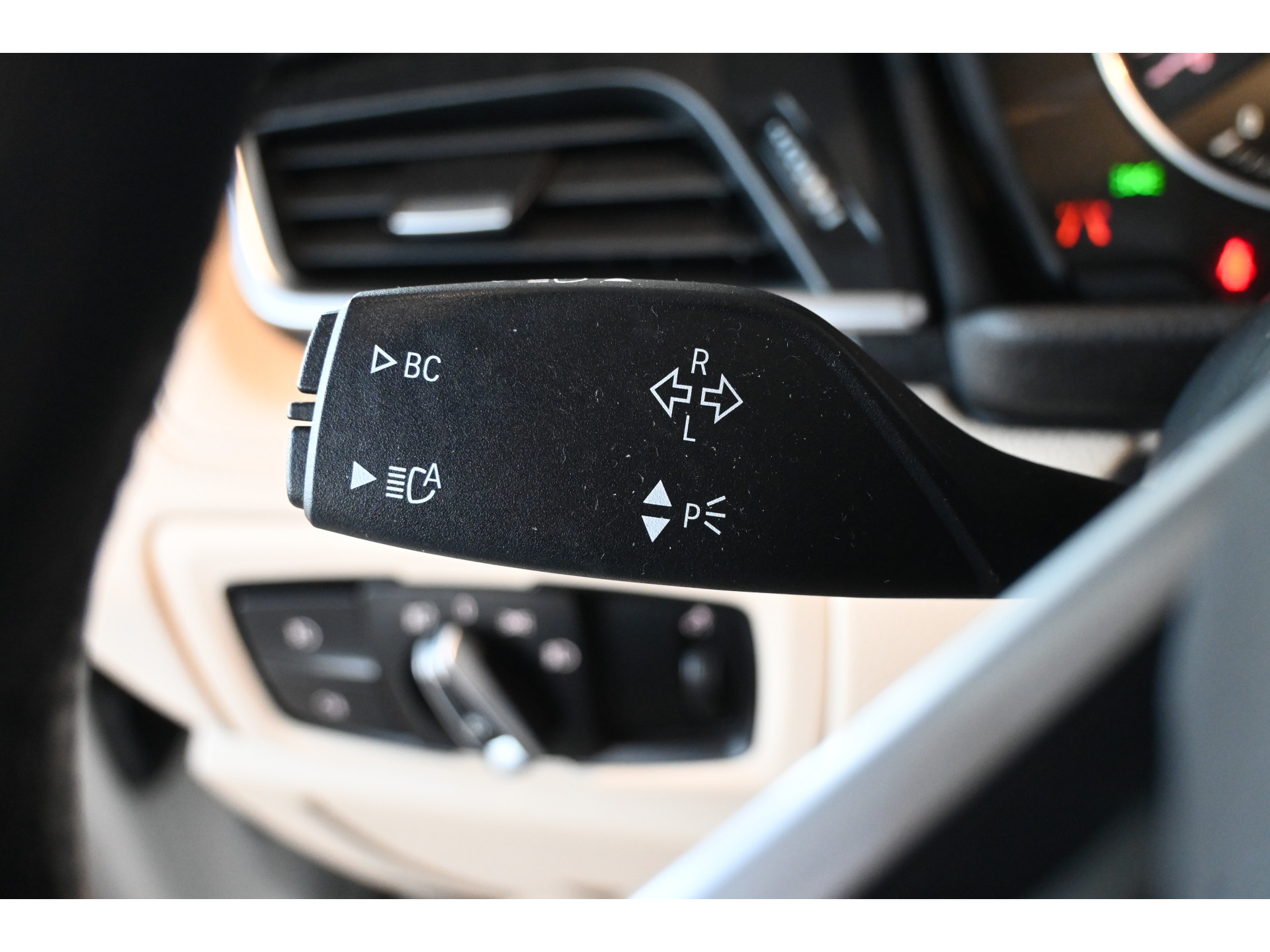 BMW 2-serie Active Tourer 218i High Executive Nap Clima Cruise Panoramadak Trekhaak PDC Navigatie LED Stoelverwarming Inruil Mogelijk!