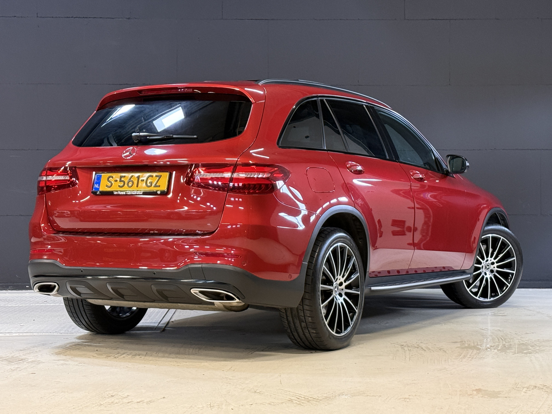 Mercedes-Benz GLC-klasse 250 4MATIC AMG Line Premium | Panoramadak | Stoelverwarming | Camera