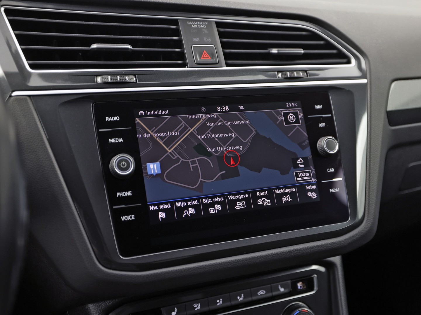 Volkswagen Tiguan 1.4 TSI 4Motion R-Line Sport 150Pk Automaat (VIRTUAL COCKPIT, APPLE CARPLAY, MODE KNOP, GROOT NAVI, ALCANTARA, STOELVERWARMING, SPORTSTOELEN, GETINT GLAS, ADAPTIVE CRUISE, NIEUWSTAAT)