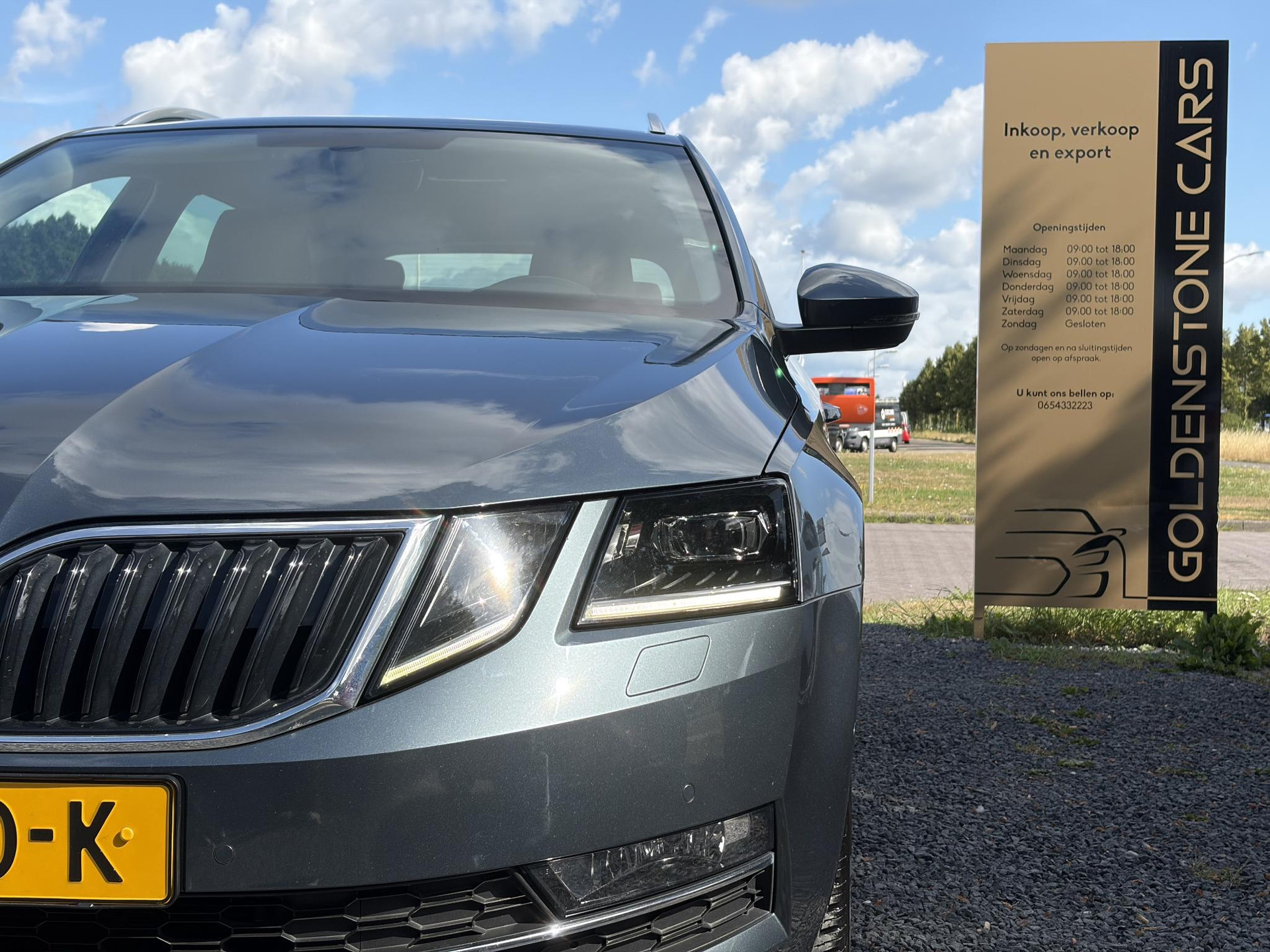 Skoda Octavia Combi 1.5 TSI Greentech Style Business 2e Eigenaar,Draadloze telefoonlader,Carplay,Camera,Navi,Trekhaak,150pk,Pdc V+A,Keyless,Clima,Cruise,Elekt.Stoel,Recent beurt gehad,N.A.P,Apk tot 07-2027