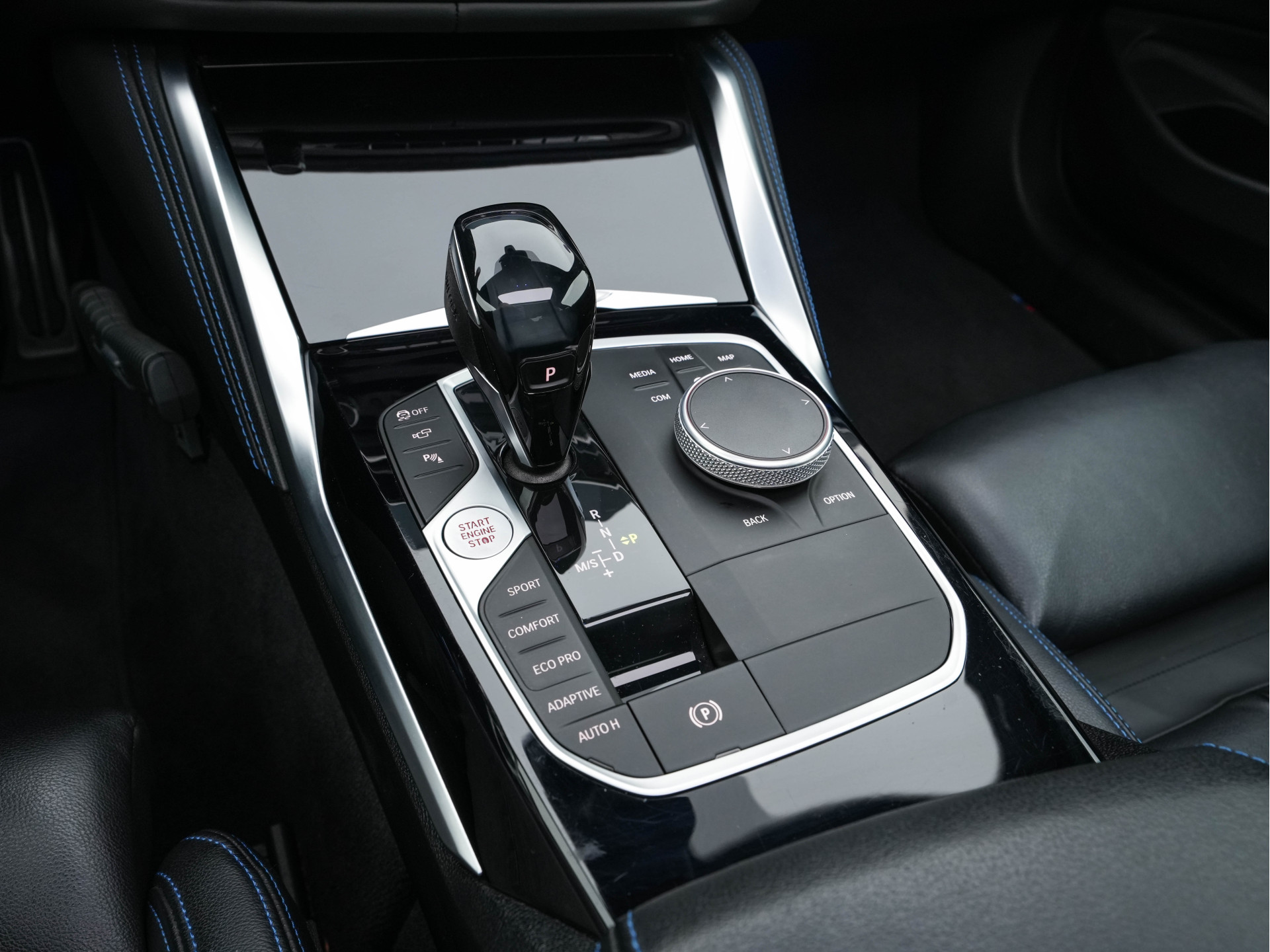 BMW 4-serie Coupé M440i xDrive High Executive Aut. *PANO | LEATHER | HARMAN/KARDON | HEAD-UP | LASER-LED | ADAPTIVE-CRUISE | TOPVIEW | MEMORY-PACK | KEYLESS | HEATED-SPORTSEATS | DAB+ | DIGI-COCKPIT | SHIFTPADDLES | TOWBAR | 19''ALU*