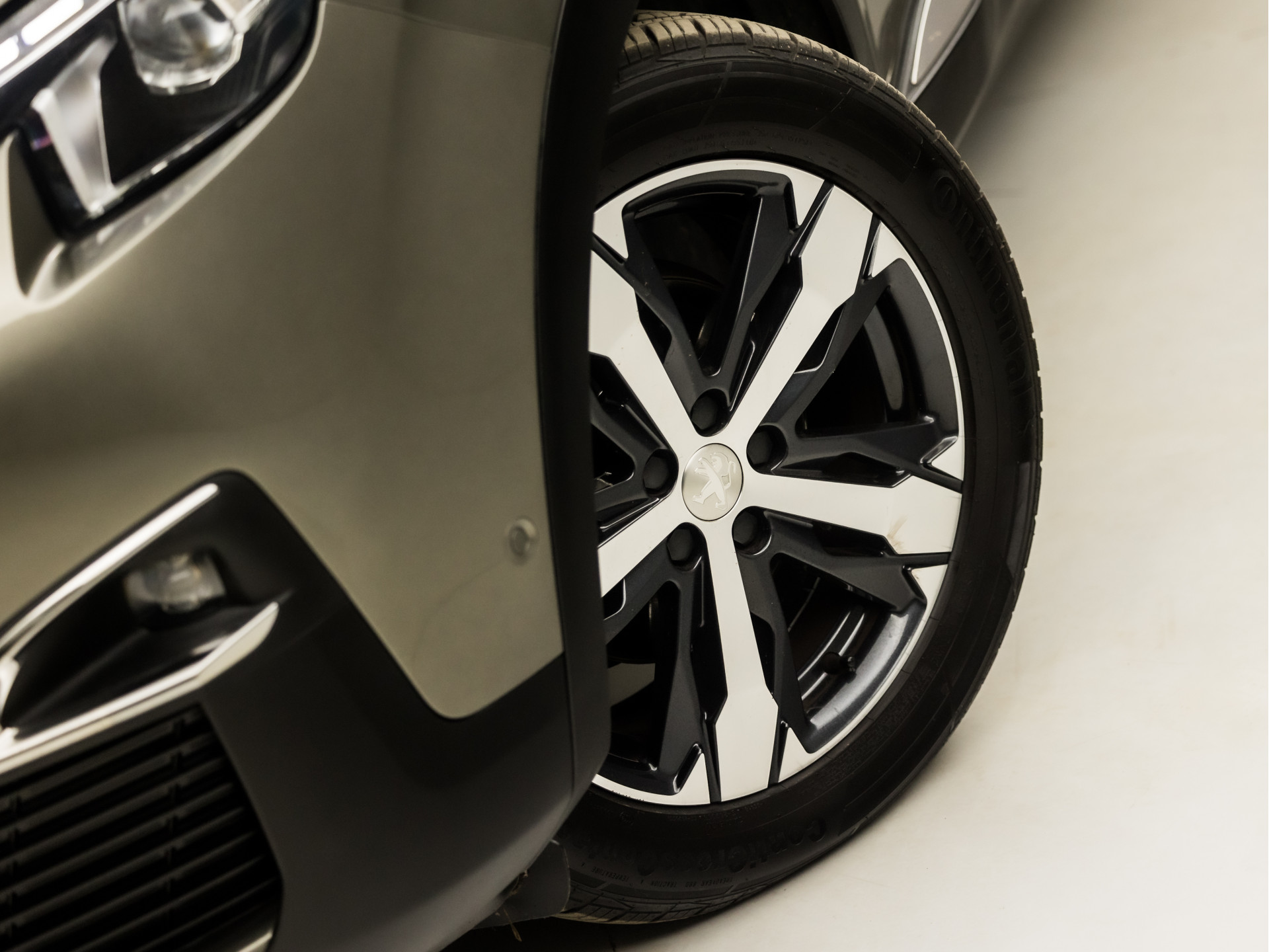 Peugeot 5008 1.6 e-THP GT-Line 165Pk Automaat (PANORAMADAK, NAPPA LEDER, MEMORY SEATS, STOELVERWARMING, 360 CAMERA, DRIVE MODE, KEYLESS, ADAPTIVE CRUISE, ELEK ACHTERKLEP, NIEUWSTAAT)