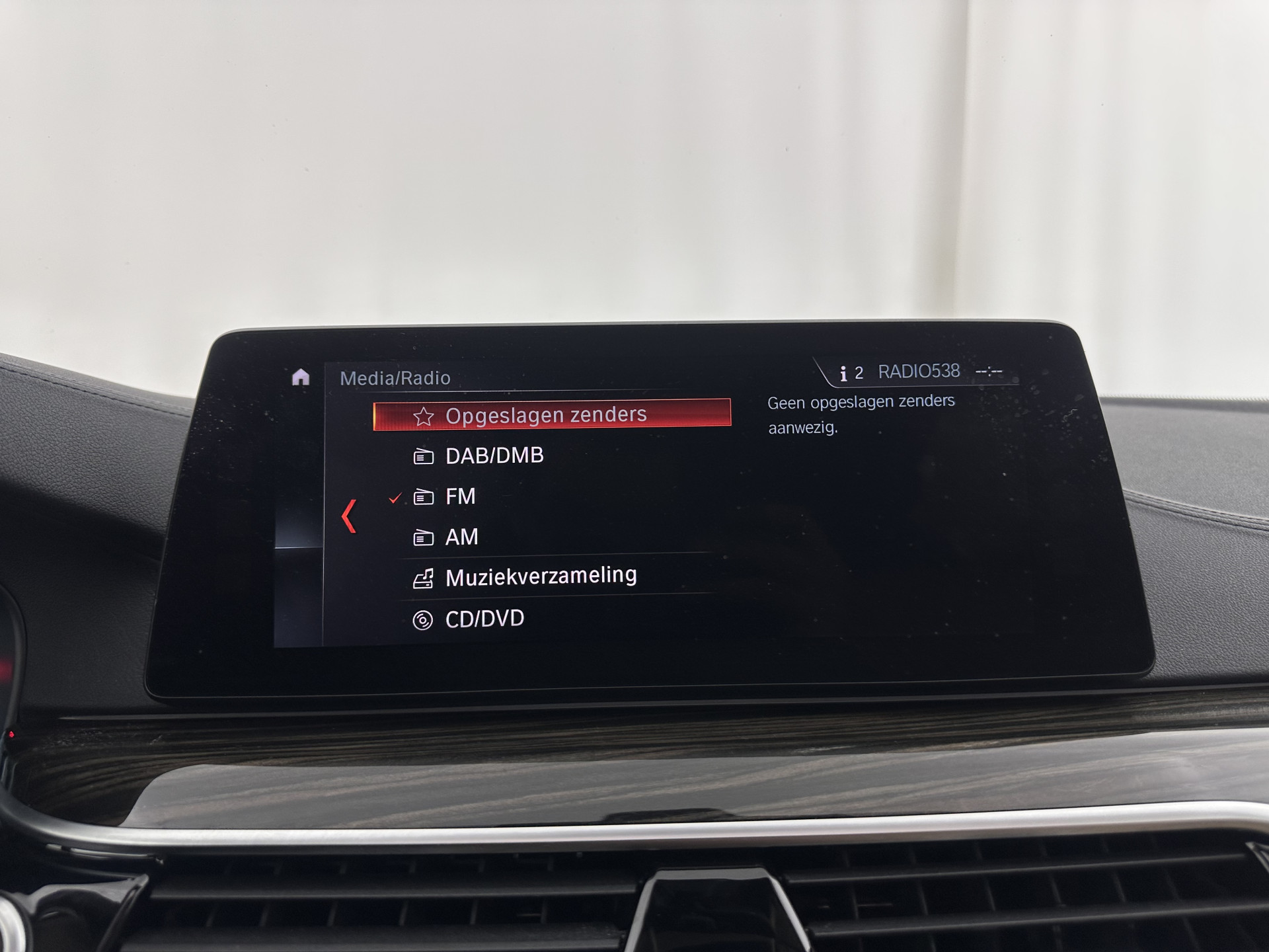 BMW 5-serie Touring 530d High Executive Luxury-Line Aut. *PANO | BOWERS-WILKINS | LEATHER | FULL-LED | ADAPTIVE-CRUISE | BLINDSPOT | MEMORY-PACK | TOPVIEW | HEAD-UP | HEATED-COMFORTSEATS | DIGI-COCKPIT | NAVI-FULLMAP | TOWBAR | 19''ALU*