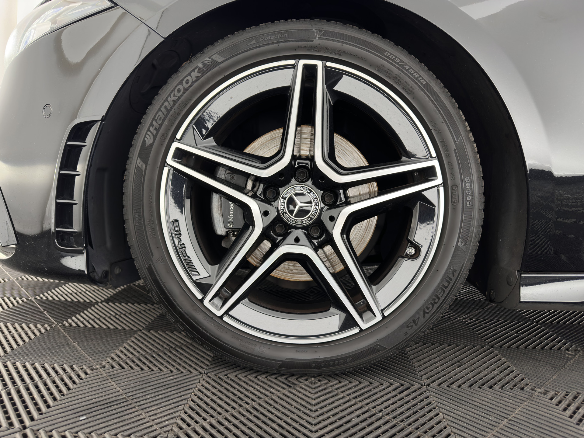 Mercedes-Benz A-klasse 160 AMG-Sportpack Business-Solution (INCL-BTW) *WIDESCREEN-DIGI-COCKPIT | FULL-LED | LEATHER-MICROFIBRE | CAMERA | DYNAMIC-SELECT | CRUISE | HEATED-SPORTSEATS | PRIVACY-GLASS | DAB | AMBIENT-LIGHT | 18"ALU*