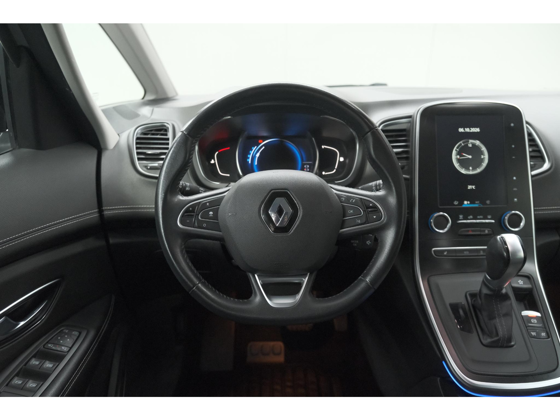 Renault Scénic 1.3 TCe 140 EDC Intens | Trekhaak | Camera | Head-Up Display | Dodehoekdetectie