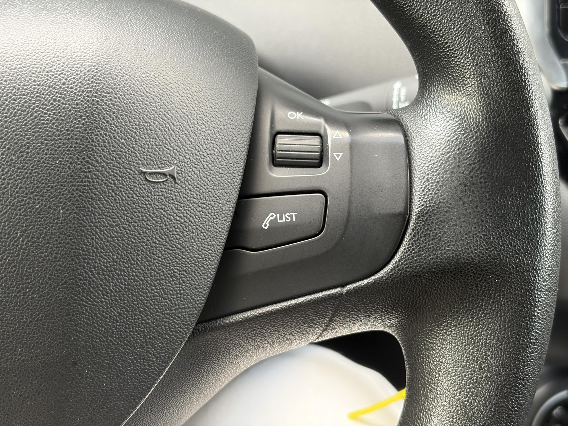 Peugeot 208 1.2 PureTech Blue Lion ✓Nieuwe D-riem✓Afn.Trekhaak✓Carplay✓Navi✓Airco✓Cruise✓Pdc✓2e Eigenaar✓Weinig Km✓5 Deurs✓N.A.P✓Apk tot 08-2027