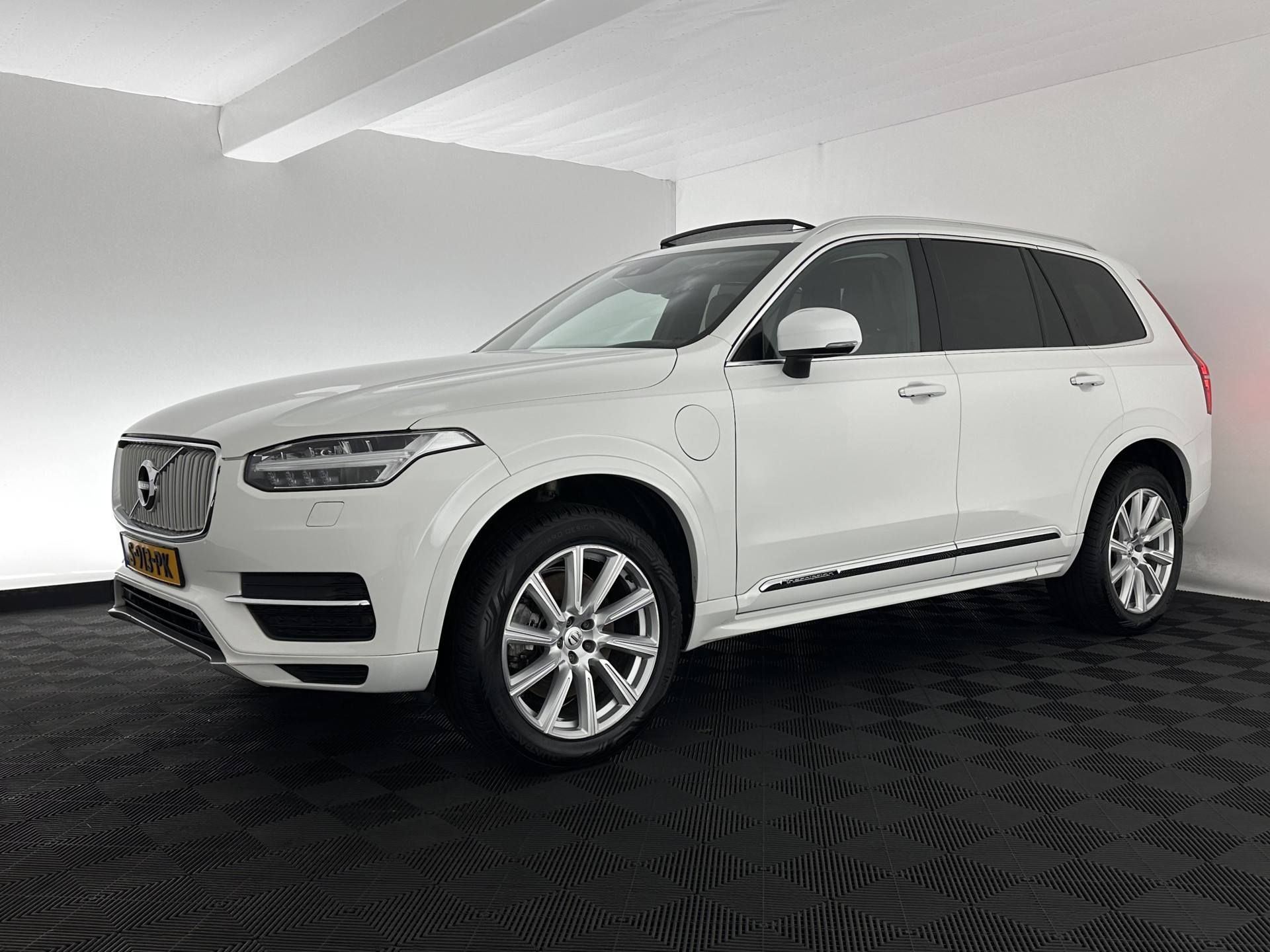 Volvo XC90 2.0 T8 Twin Engine AWD Inscription (7-Pers.) [ Plug-In ] Aut.*PANO | LEATHER | FULL-LED | MEMORY-PACK | DIGI-COCKPIT | HARMAN/KARDON | CAMERA | HEATED-SPORTSEATS | HEAD-UP | LANE-ASSIST | CARPLAY | AIRSUSPENSION | ECC | PDC | CRUISE | TOWBAR |