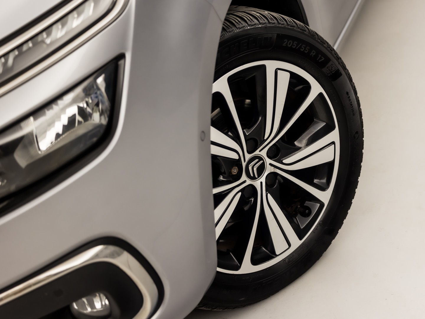 Citroën Grand C4 Picasso 1.2 PureTech Sport 7 Persoons Automaat (APPLE CARPLAY, GROOT NAVI, GETINT GLAS, TREKHAAK, SPORTSTOELEN, CAMERA, CRUISE, NIEUWE APK, NIEUWSTAAT)
