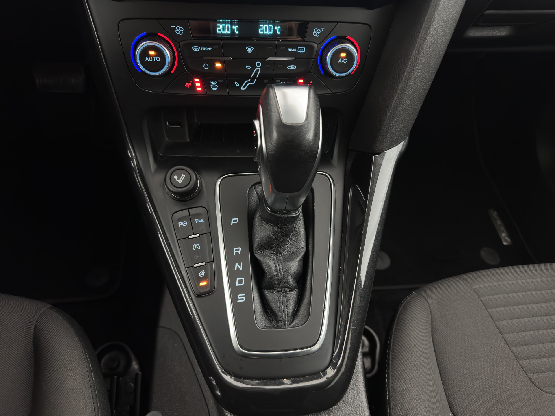 Ford Focus Wagon 1.5 TDCI Titanium Lease Edition (INCL-BTW) Aut. *NAVI-FULLMAP | HEATED-COMFORTSEATS | KEYLESS | PRIVACY-GLASS | ECC | SYNC-AUDIO | PDC | CRUISE | 16''ALU*