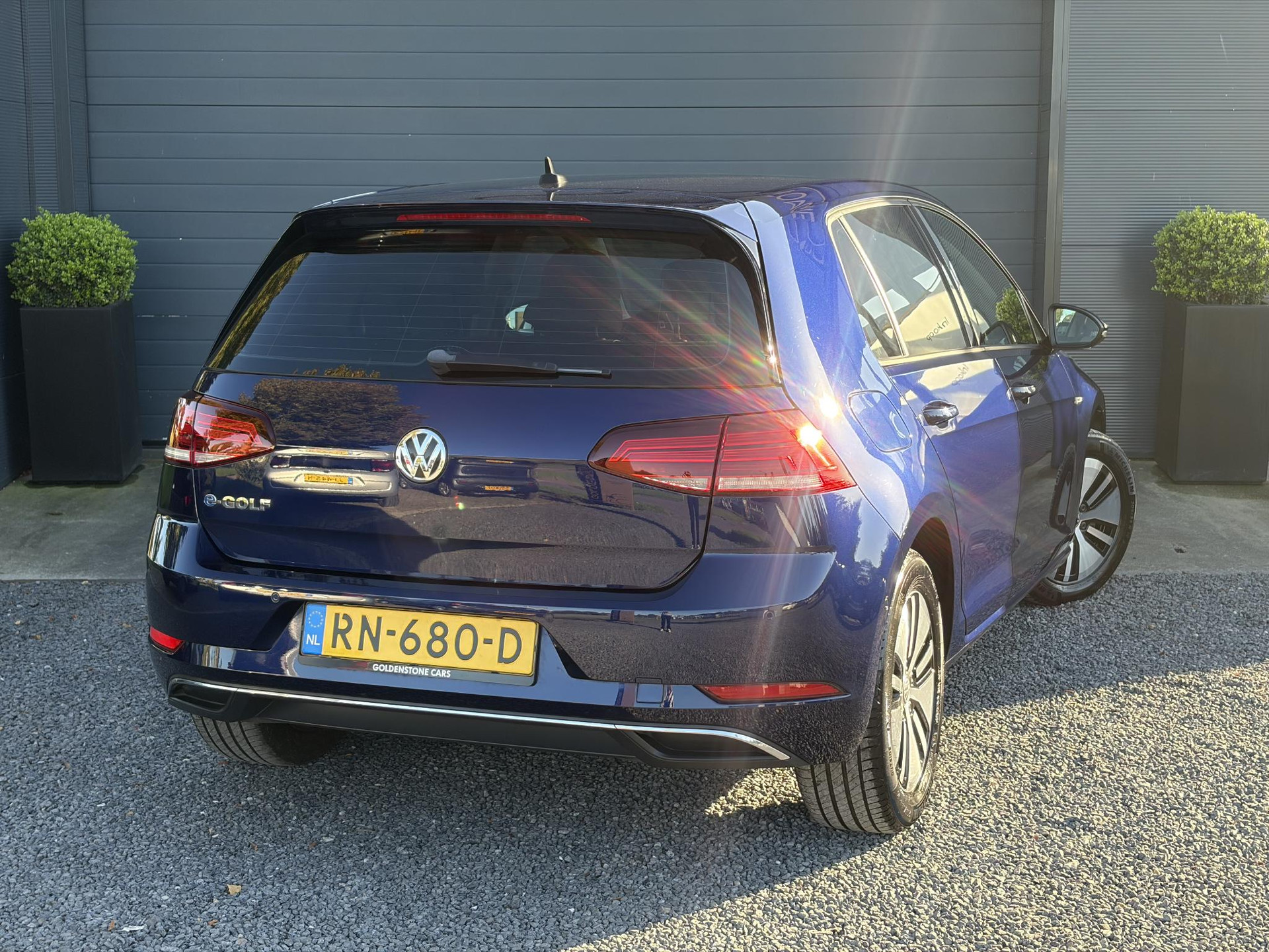 Volkswagen e-Golf e-Golf ✓SOH 88.57%✓Carplay✓Navi✓Leder✓Clima✓Cruise✓Pdc V+A✓LED✓16'' Lm velgen✓N.A.P✓Apk tot 02-2027