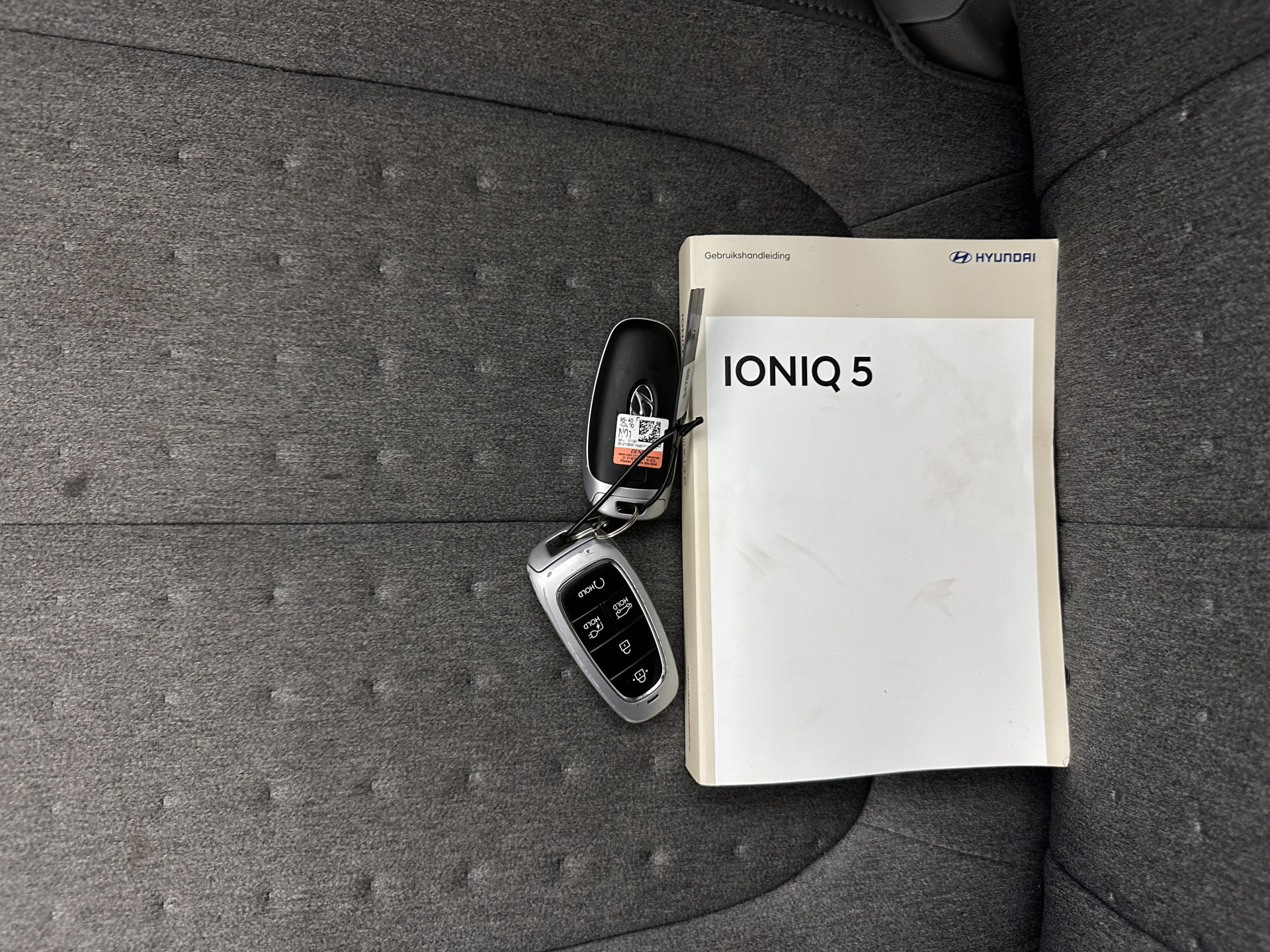 Hyundai IONIQ 5 Connect+ 73kWh (3-Fase-11kW) {SOH-98%} INCL-BTW) Aut *HEATPUMP | LEATHER-FABRIC | BOSE-AUDIO | FULL-LED | DIGI-COCKPIT | AMBIENTLIGHT | DAB | SHIFTPADDLES | HEAD-UP | NAVI-FULLMAP | KEYLESS | CAMERA | HEATED-COMFORTSEATS | TOWBAR*