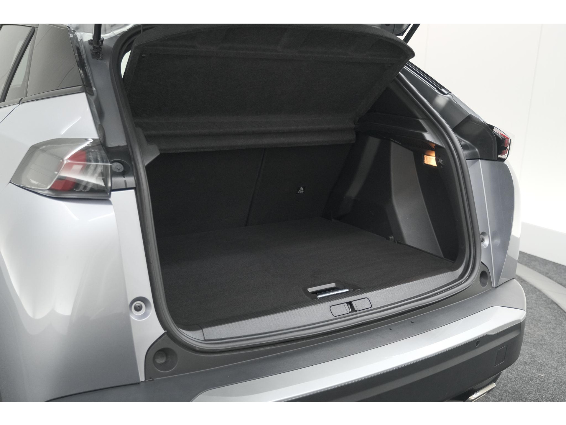 Peugeot 2008 PureTech 130 Allure Pack | Camera | Adaptieve Cruise Control | Apple Carplay | Stoelverwarming