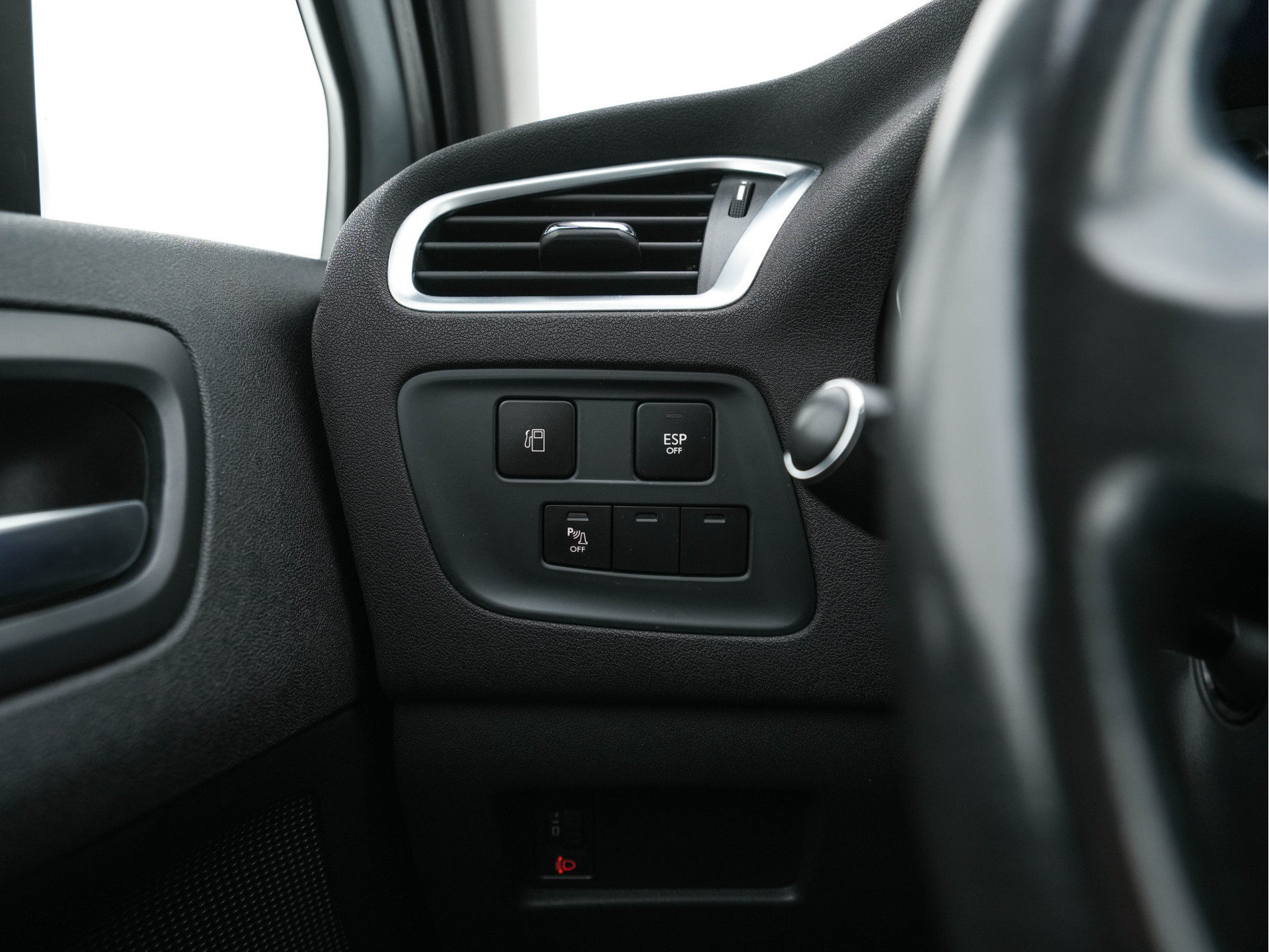 Citroën C4 1.6 HDi Ligne Business *NAVI-FULLMAP | ECC | PDC | CRUISE | TOWBAR | COMFORT-SEATS | PRIVACY-GLASS | 16''ALU*