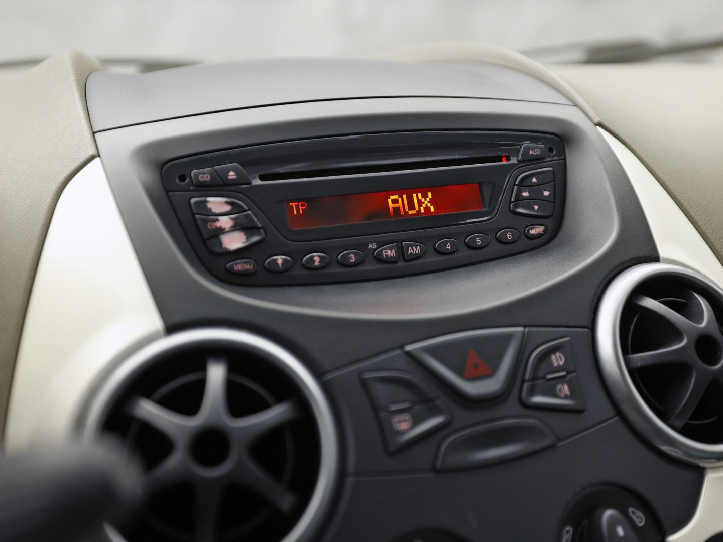 Ford Ka 1.2 Titanium (AIRCO, RADIO, SPORTSTOELEN, ELEK RAMEN, NIEUWE APK, NIEUWSTAAT)