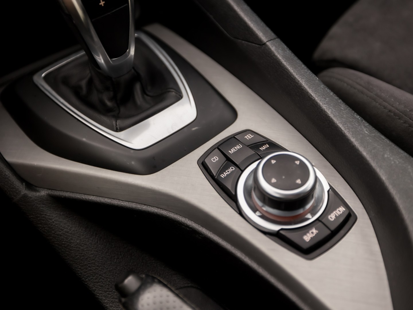 BMW X1 sDrive20i M Sport 184Pk Automaat (GROOT NAVI, CLIMATE, ALCANTARA, TREKHAAK, SPORTSTOELEN, XENON, ZWART HEMEL, PARKEERSENSOREN, NIEUWSTAAT)