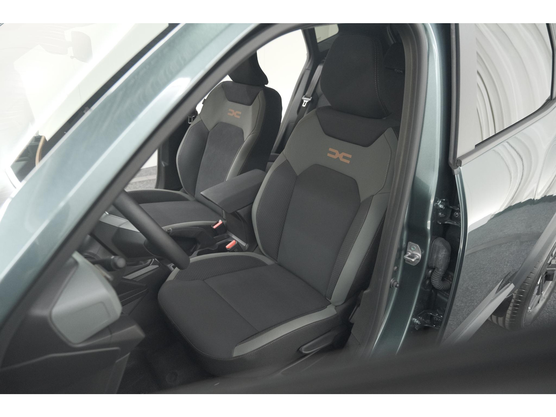 Dacia Duster Mild Hybrid 130 Extreme | Camera | Apple Carplay | Parkeersensoren | Stuurwielverwarming