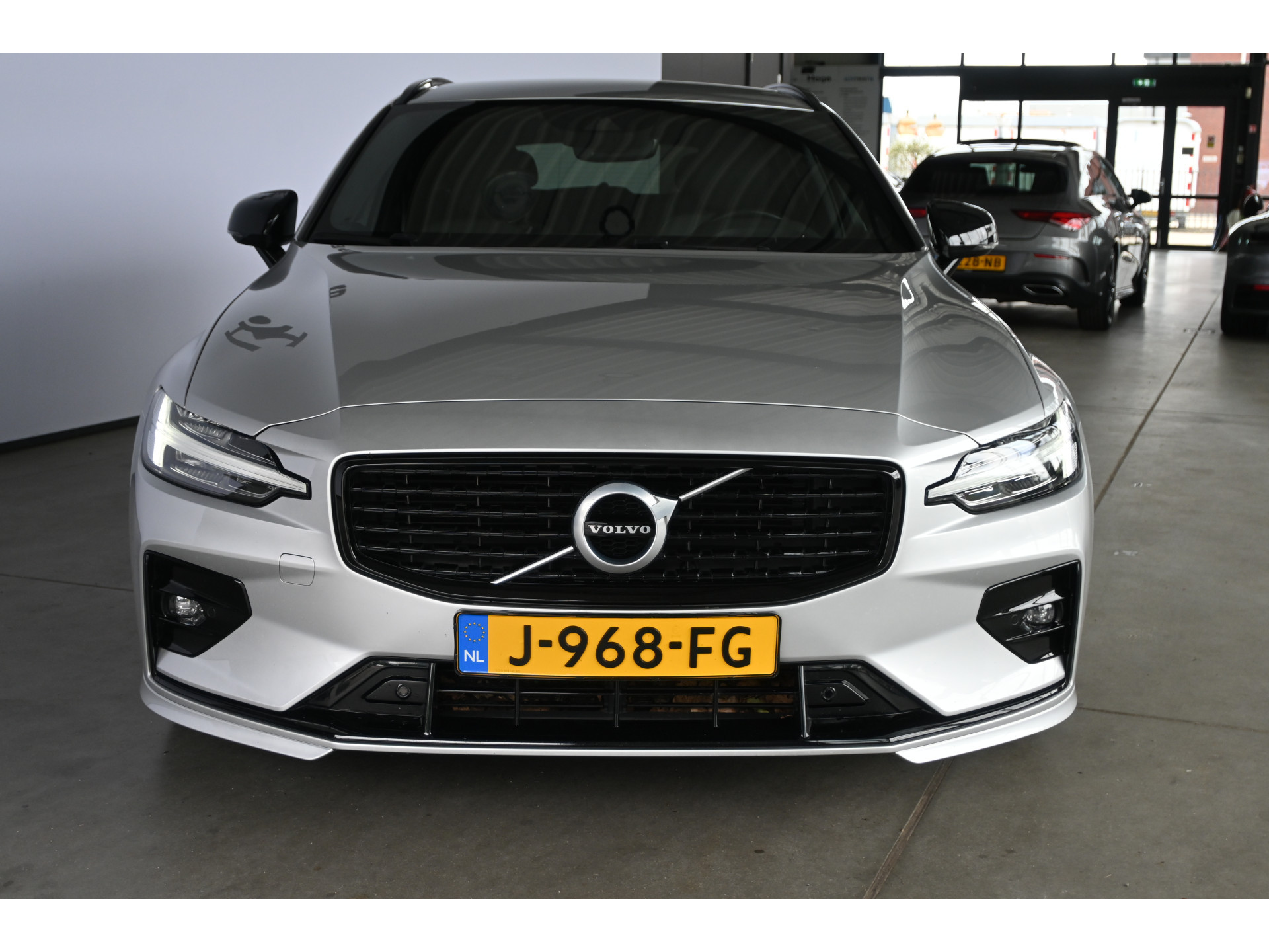 Volvo V60 2.0 B4 R-Design Navigatie Carplay Stoel/Stoelverwarming Virtual Goed Onderhouden! Inruil Mogelijk!