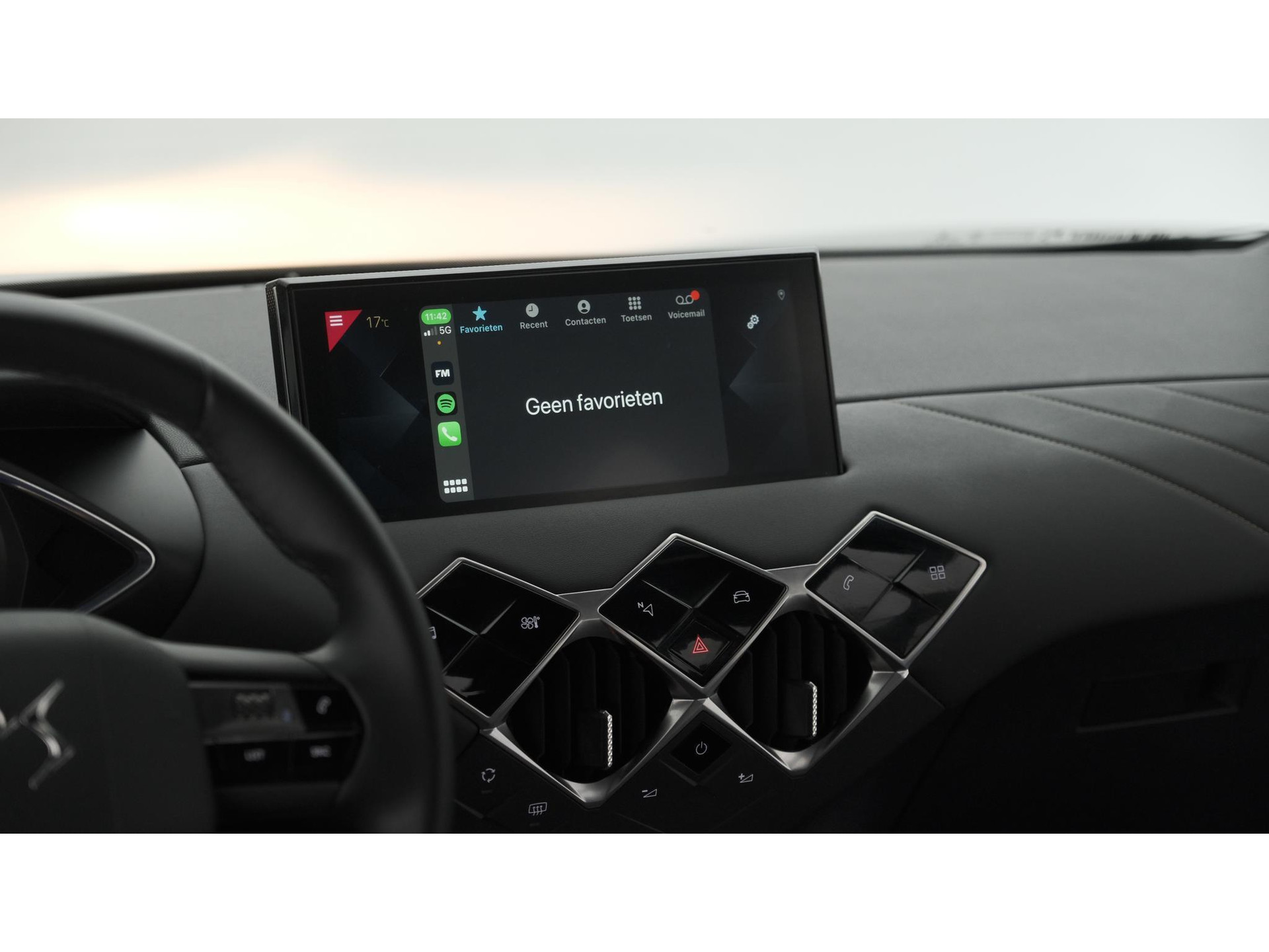 DS 3 Crossback PureTech 100 Montmartre | Parkeersensoren | Apple Carplay | Allseason Banden | Navigatie | Climate Control