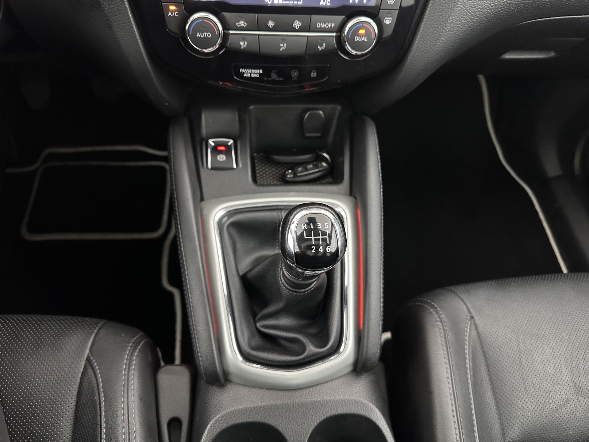 Nissan Qashqai 1.2 Tekna *PANO | FULL-LEATHER | TOP-VIEW | BLIND-SPOT | NAVI-FULLMAP | HEATED-COMFORTSEATS | KEYLESS | DAB+ | PRIVACY-GLASS | 19''ALU | TOWBAR*