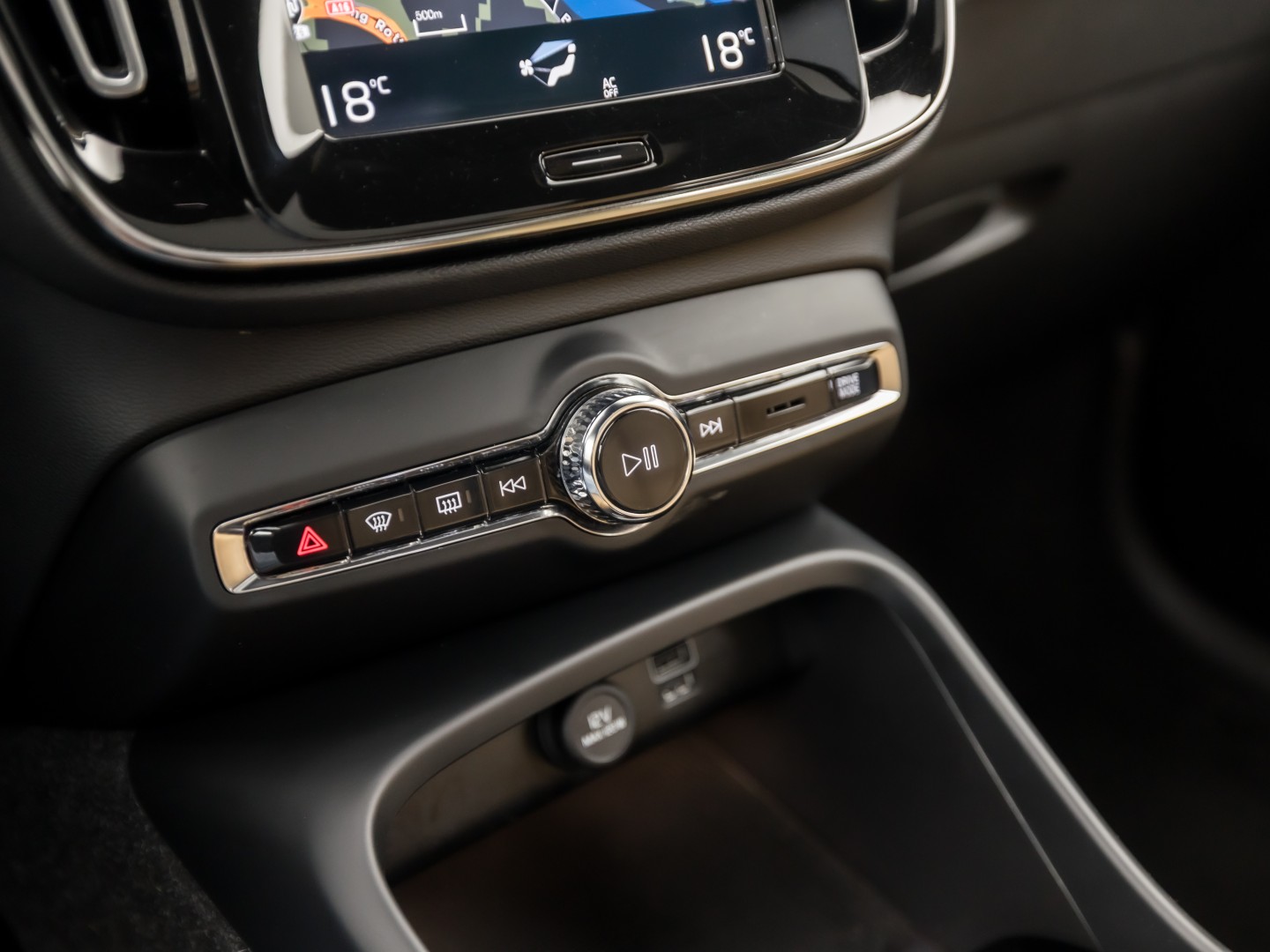 Volvo XC40 1.5 T5 Recharge Inscription Sport 262Pk Automaat (PANORAMADAK, APPLE CARPLAY, MEMORY SEAT, ZWART HEMEL, CAMERA, LEDER, SPORTSTOELEN, ELEK ACHTERKLEP, NIEUWSTAAT)
