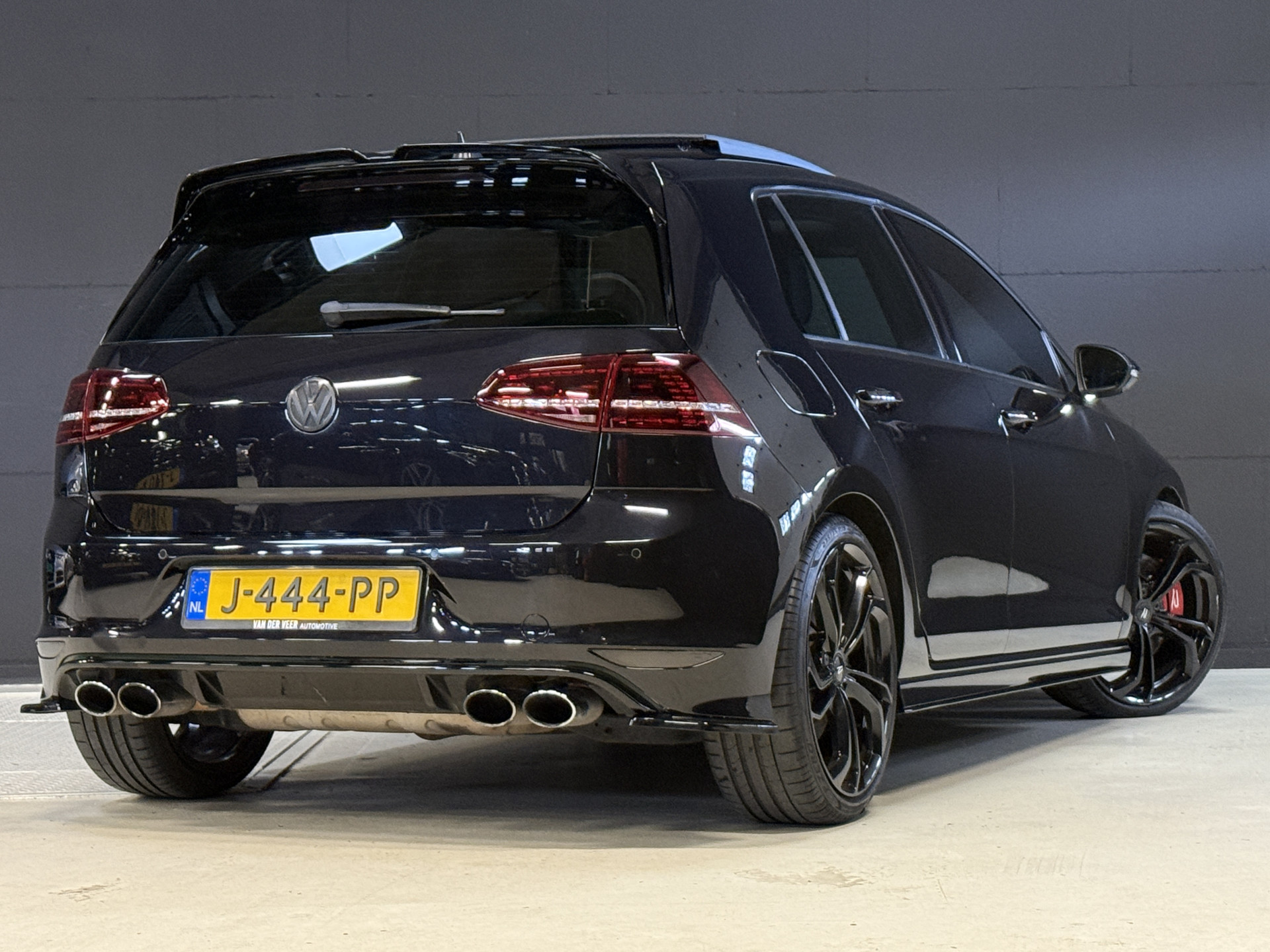 Volkswagen Golf 2.0 TSI R 4Motion | Camera | Panoramadak | 300PK | Stoelverwarming | Leder
