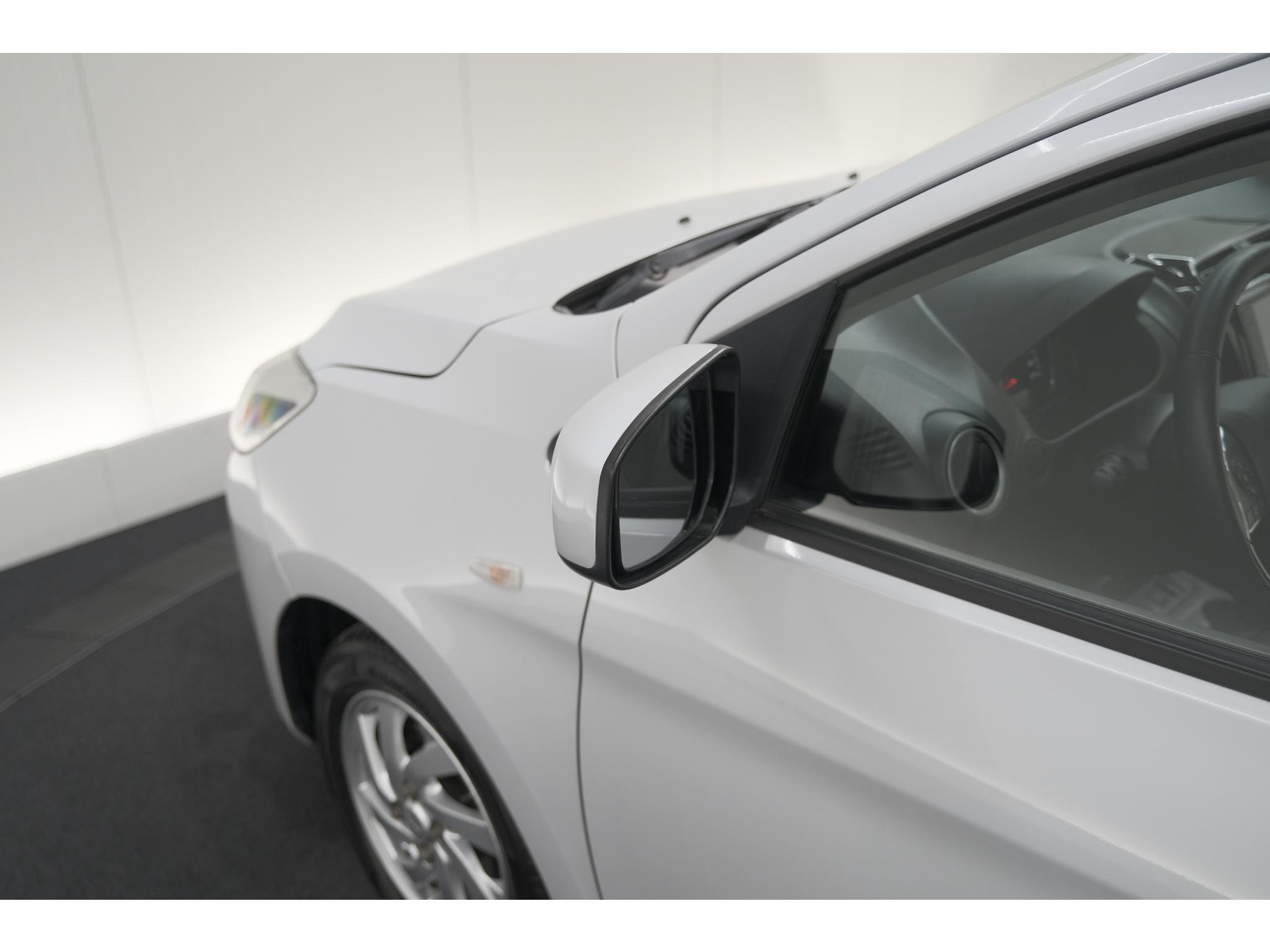 Mitsubishi Space Star 1.2 Intense | AUTOMAAT! | Apple Carplay | Allseason Banden | Climate Control