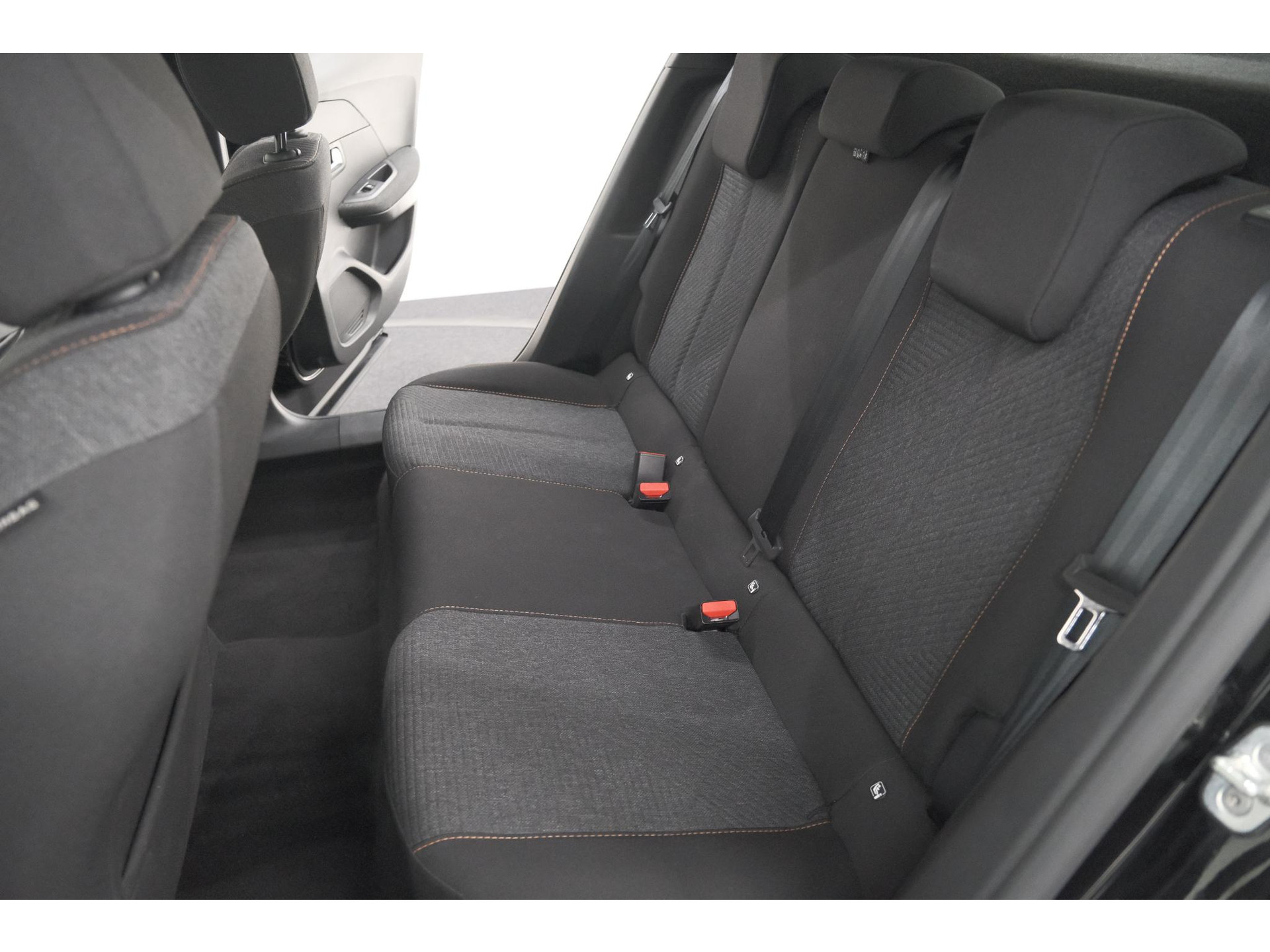 Peugeot 2008 1.2 Hybrid 136 Style | Apple Carplay | Parkeersensoren | Climate control