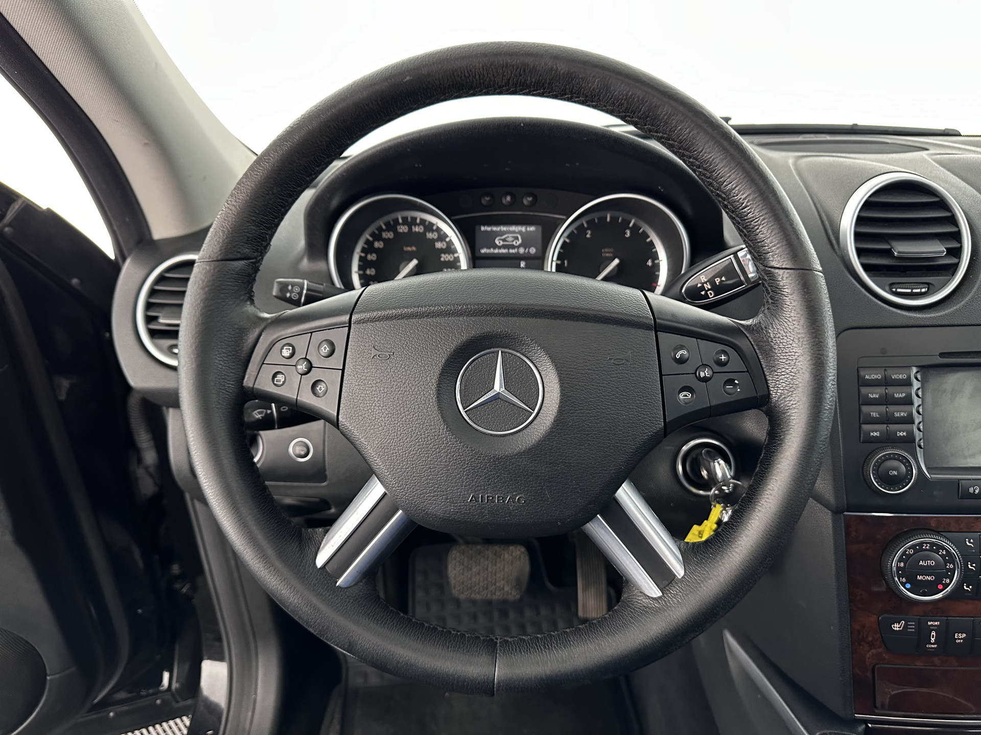 Mercedes-Benz M-klasse ML 420 CDI (⚠️) Aut. *PANO | LEATHER | BI-XENON | NAVI-FULLMAP | KEYLESS | AIRMATIC | CAMERA | TOWBAR | CRUISE | HARMAN/KARDON-AUDIO| MEMORY-PACK | HEATED-COMFORT-SEATS | 19"ALU*