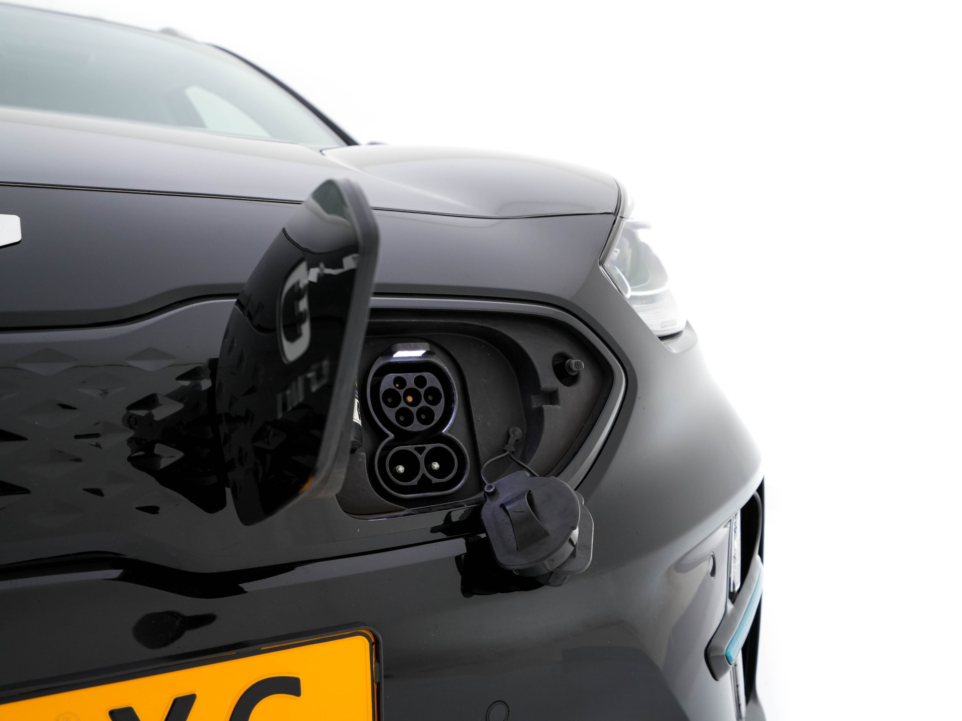 Kia e-Niro ExecutiveLine 64 kWh [ 3-Fase ] {SOH-100%} (INCL-BTW) Aut. *PANO | LEATHER | JBL-AUDIO | FULL-LED | NAVI-FULLMAP | DAB | ADAPTIVE-CRUISE | CAMERA | MEMORY-PACK | LANE-ASSIST | CCS-FASTLOADER | KEYLESS | DIGI-COCKPIT | 17"ALU*