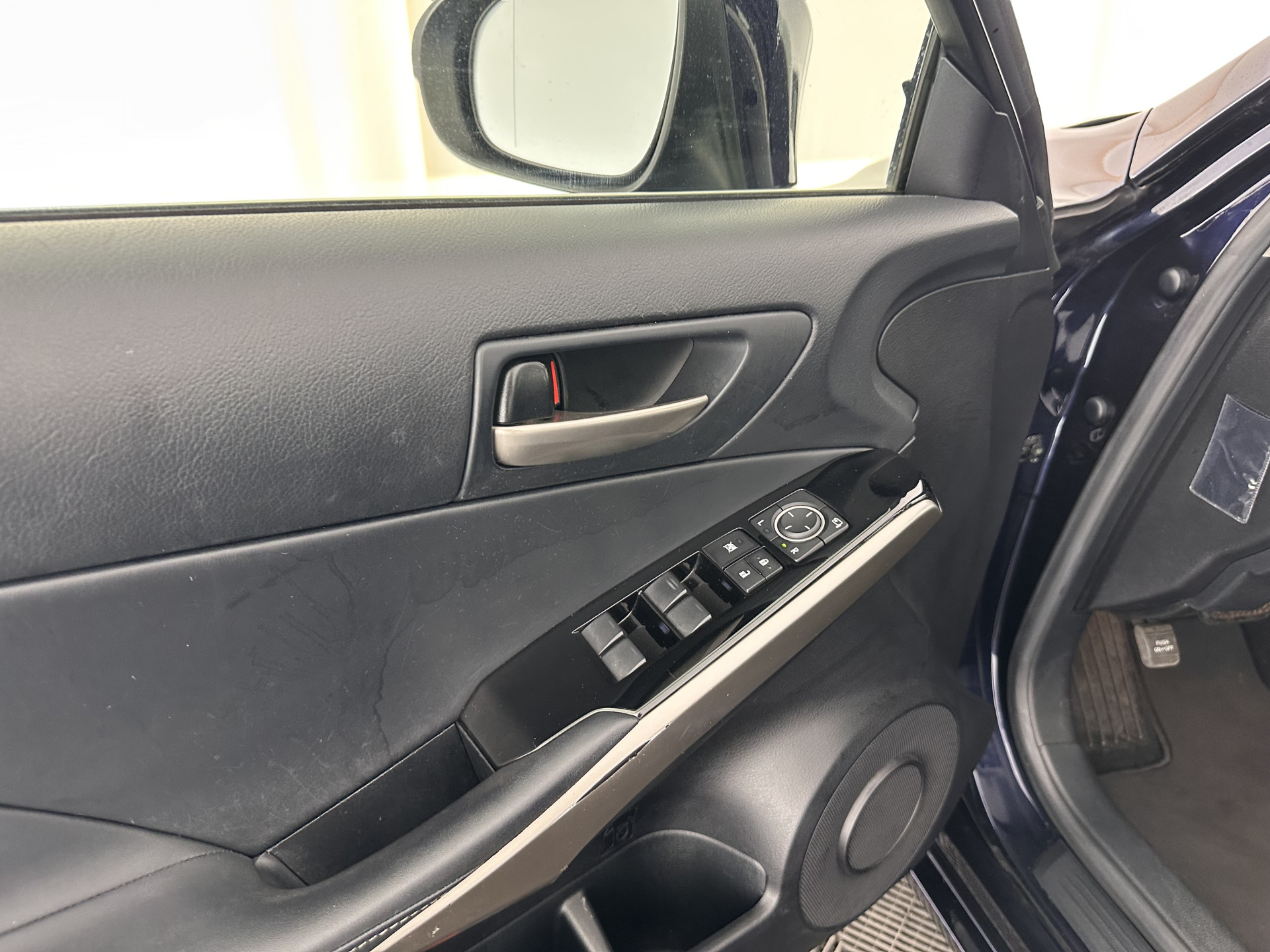 Lexus IS 300h Hybrid Business Line Aut. *PANO | LEATHER-MICROFIBRE | FULL-LED | NAVI-FULLMAP | HEATED-COMFORTSEATS | CAMERA | ECC | SHIFT-PADDLES | PDC | CRUISE | 17''ALU*