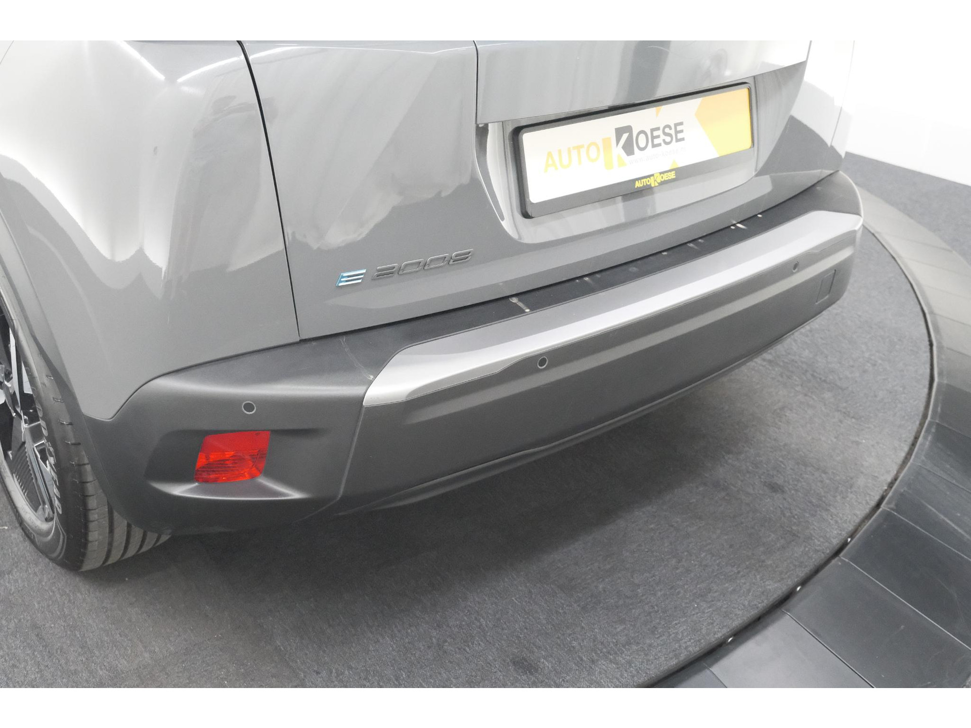 Peugeot e-2008 EV Allure 54 kWh | 97,2% SOH | 11 KW Lader | Apple Carplay | Parkeersensoren