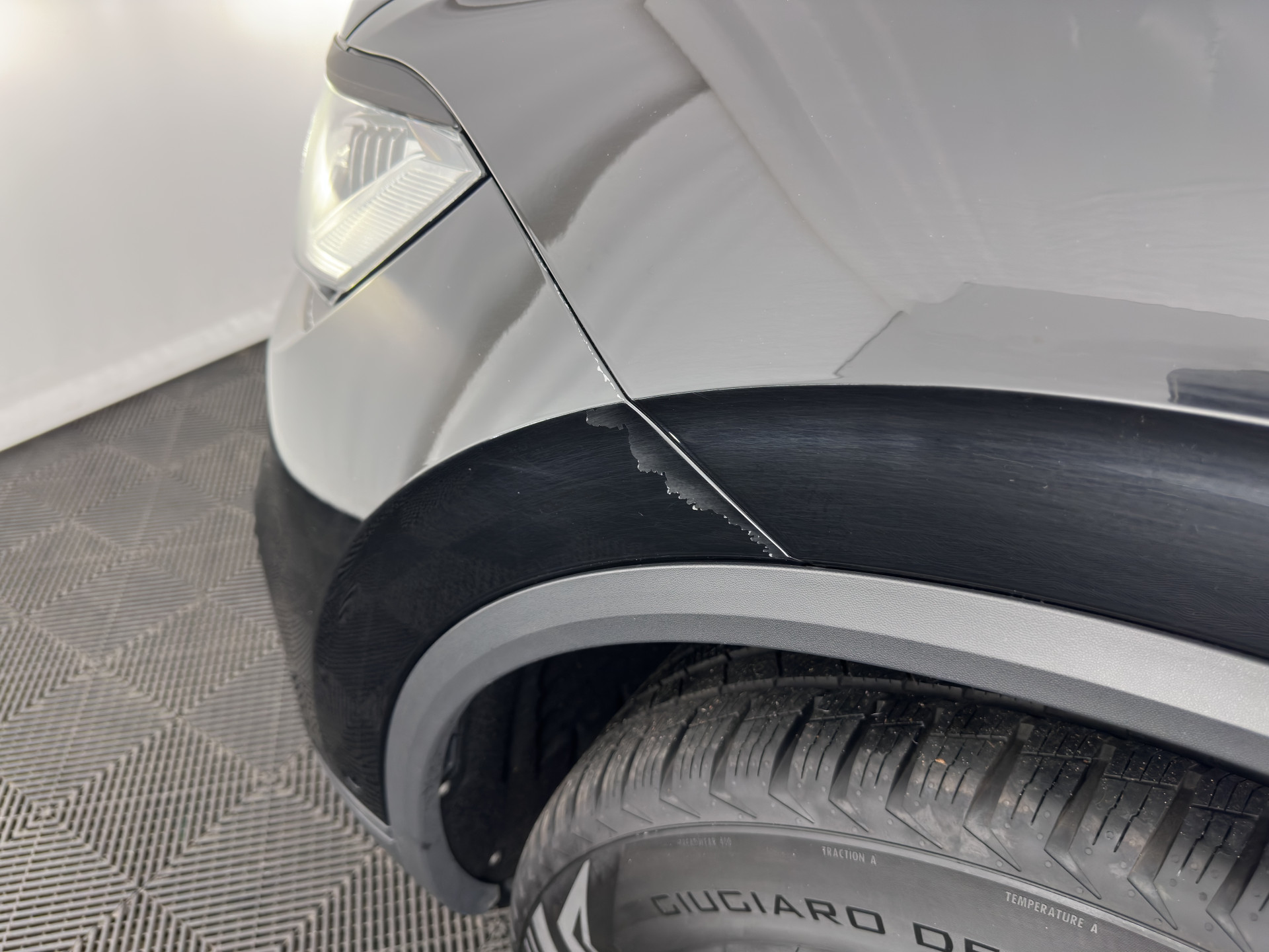 Volkswagen Touareg 3.0 TDI R-Line (INCL-BTW) Aut. *LUXURY-LEATHER | FULL-LED | BLIND-SPOT | HEATED-COMFORTSEATS | AIR-SUSPENSION | KEYLESS | CAMERA | NAVI-FULLMAP | PRIVACY-GLASS | ADAPTIVE-CRUISE |  SHIFT-PADDLES | TOWBAR*