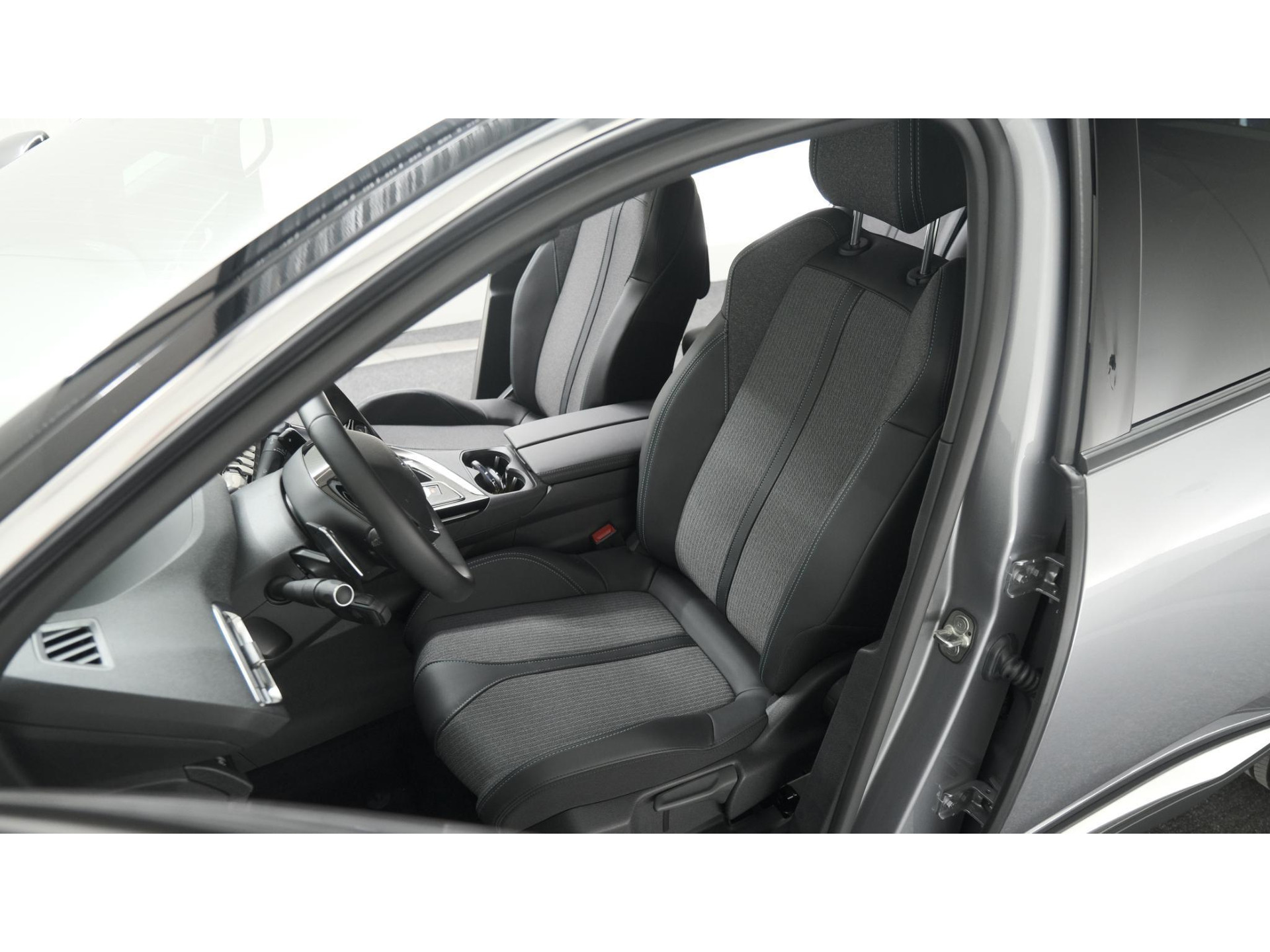 Peugeot 5008 PureTech 130 EAT8 Allure Pack Business | 7 Zitplaatsen | Camera | Dodehoekdetectie | Navigatie | Elektronische Achterklep