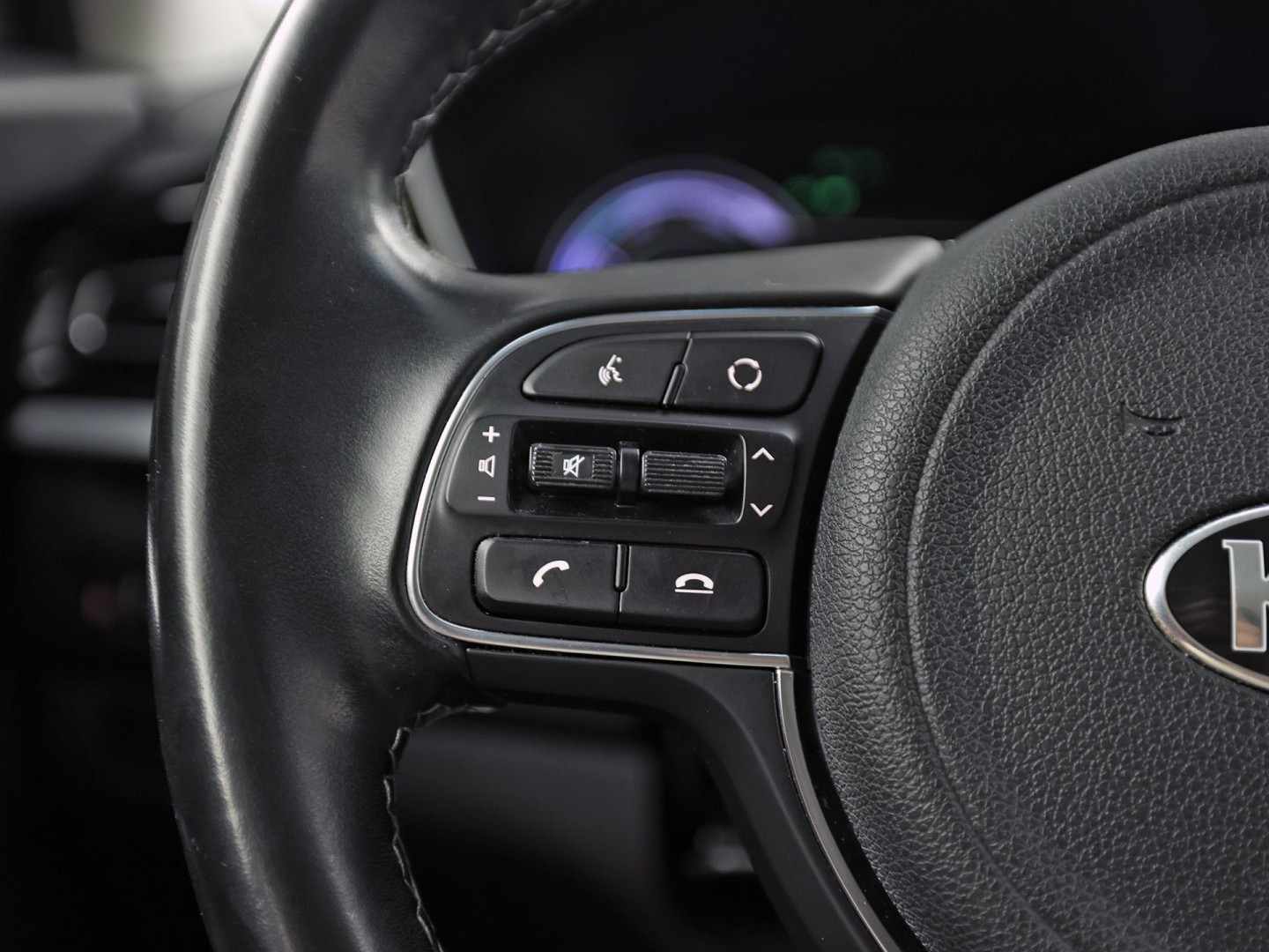 Kia Niro 1.6 GDi Hybrid DynamicLine 141Pk Automaat (APPLE CARPLAY, GROOT NAVI, CAMERA, TREKHAAK, SPORTSTOELEN, ADAPTIVE CRUISE, LANE ASSIST, NIEUWE APK, NIEUWSTAAT)