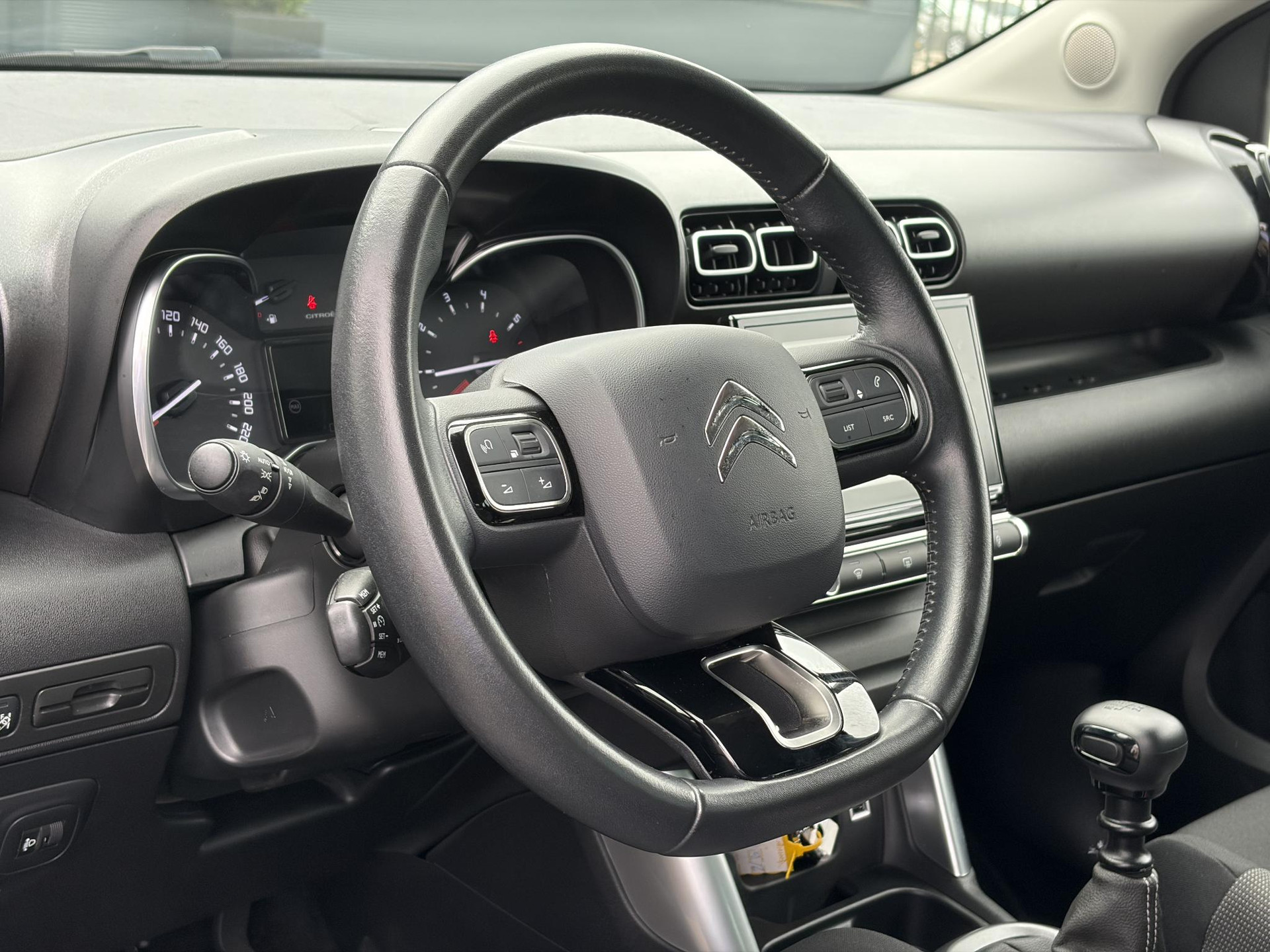 Citroen C3 Aircross 1.2 PureTech S&S Shine 1e Eigenaar l D-riem vv in 07-07-2025 l 360° Camera l Navi l Carplay l Net beurt gehad l Keyless l 17''Lmv l Rijstrooksensor l 110pk l Pdc V+A l 6 Bak l N.A.P l Apk tot 07-2027