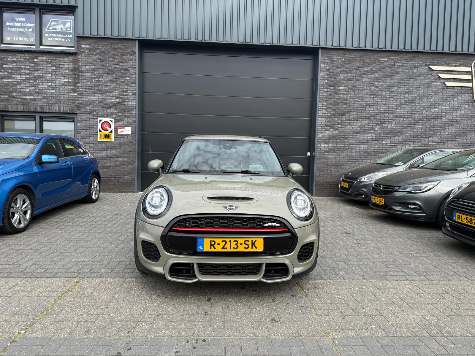 MINI Mini 2.0 John Cooper Works Chili | 1E EIGENAAR | 3/6/12MND GARANTIE | 230PK | PANO | ACC | CARPLAY | LED | HEAD-UP | NAVI | DAB |