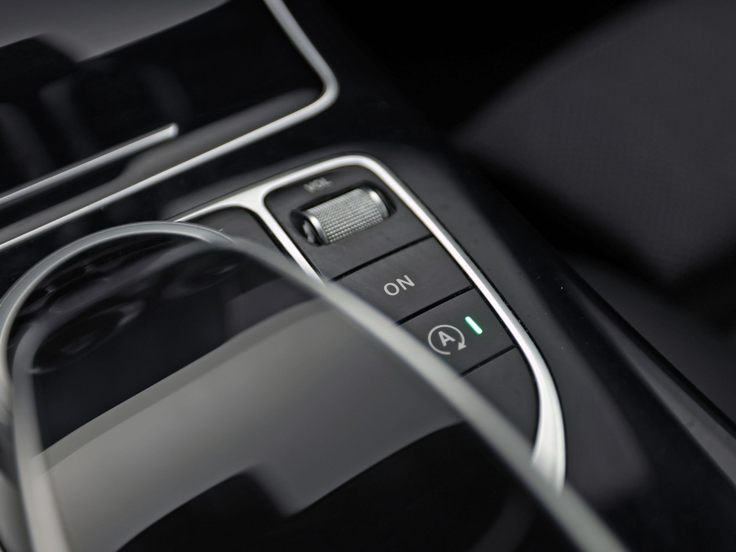 Mercedes-Benz C-Klasse 180 AMG Sport Automaat (GROOT NAVI, LEDER, STOELVERWARMING, GETINT GLAS, SPORTSTOELEN, CRUISE, NIEUWE APK, NIEUWSTAAT)